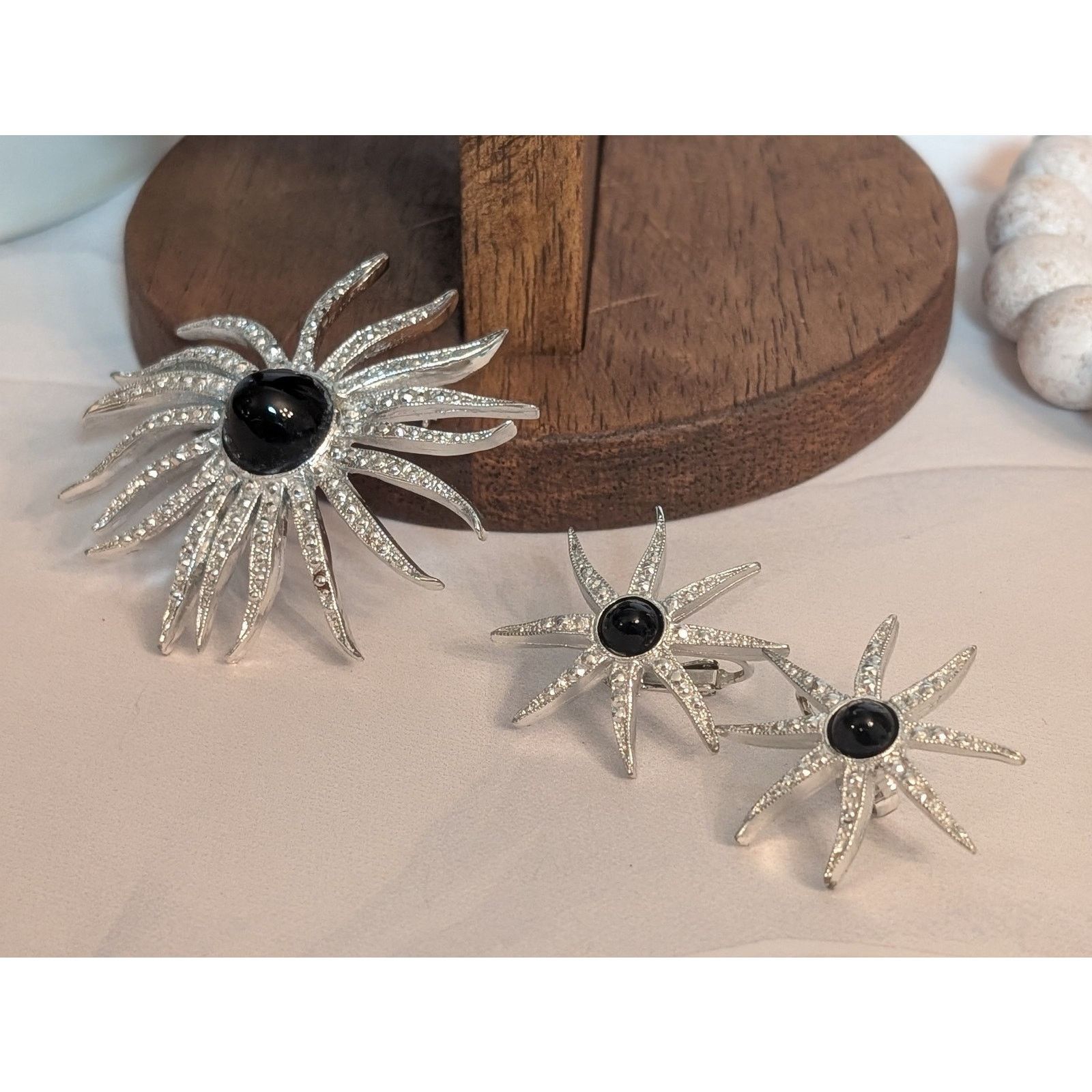 Vintage VTG 1969 Emmons Sea Beauty Silver-Tone Brooch & Earring Set Size ONE SIZE - 2 Thumbnail