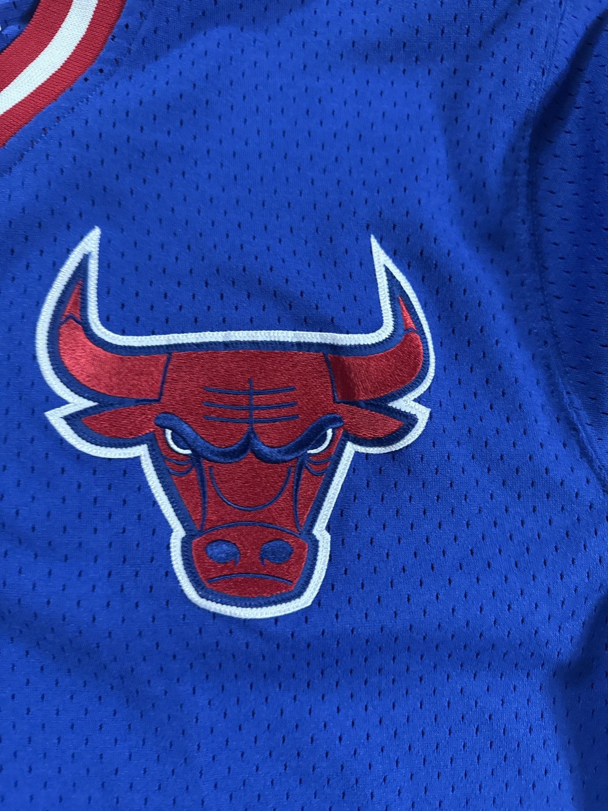 Mitchell & Ness Pre-Owned Mitchell & Ness Chicago Bulls Jersey Sz-L Size US L / EU 52-54 / 3 - 3 Thumbnail