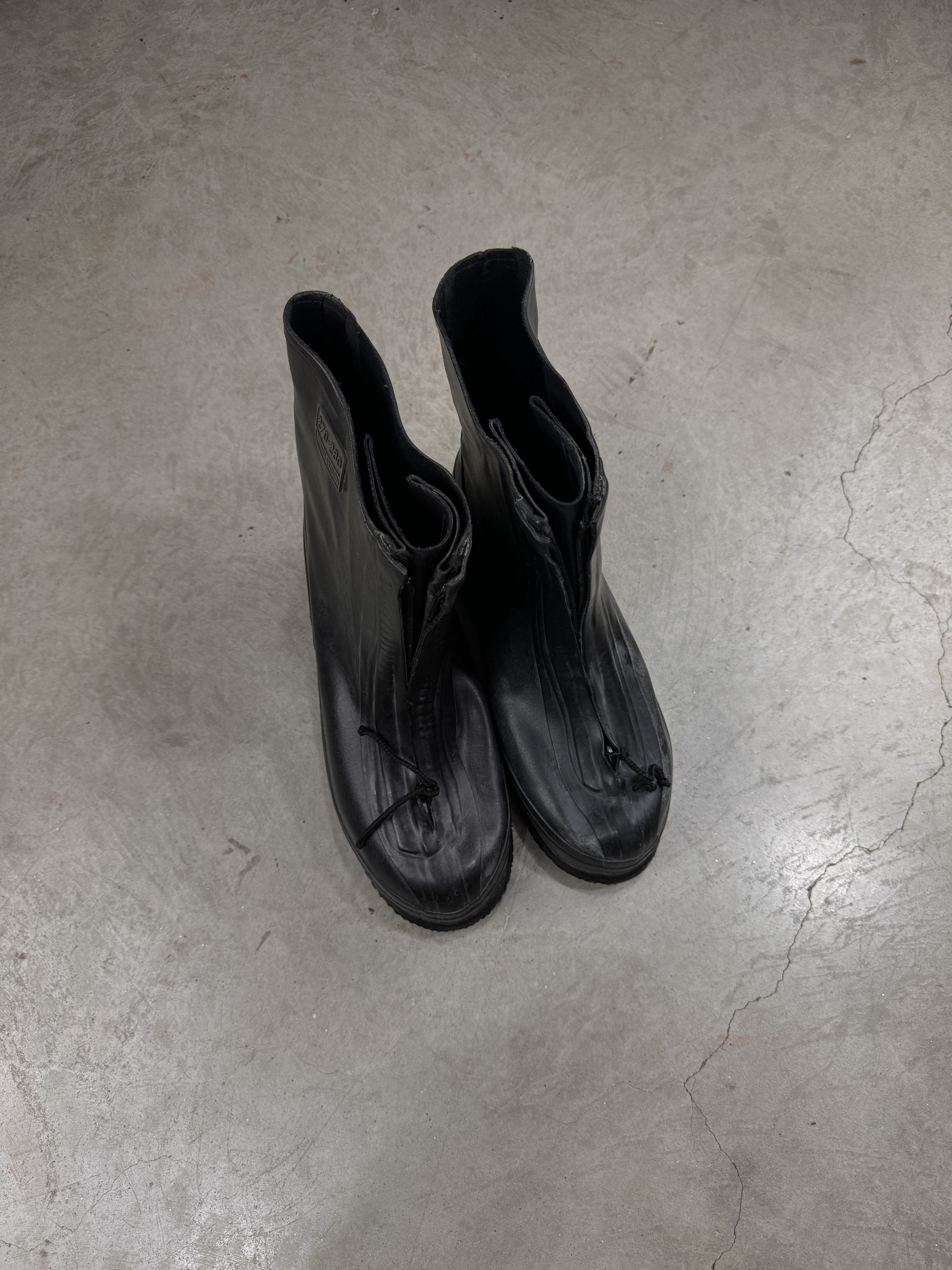 Vintage Minimal black rubber rain boots with industrial aesthetic Size US 9.5 / EU 42-43 - 3 Thumbnail