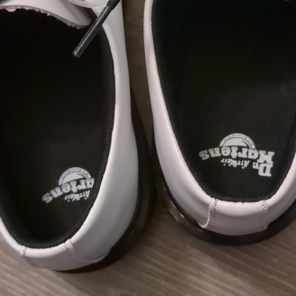 Dr. Martens Dr. Martens 1461 NWOT White Smooth 3 Eyelet Shoe size 7 Size US 7 / IT 37 - 3 Thumbnail