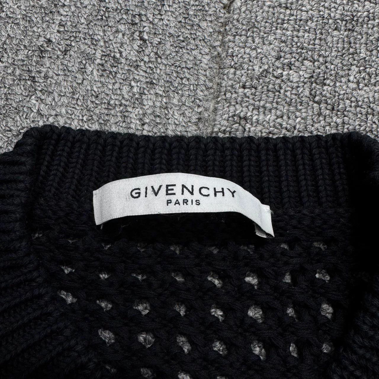 Givenchy Givenchy Cutout Knit Sweater. Size XS / US 0-2 / IT 36-38 - 3 Thumbnail