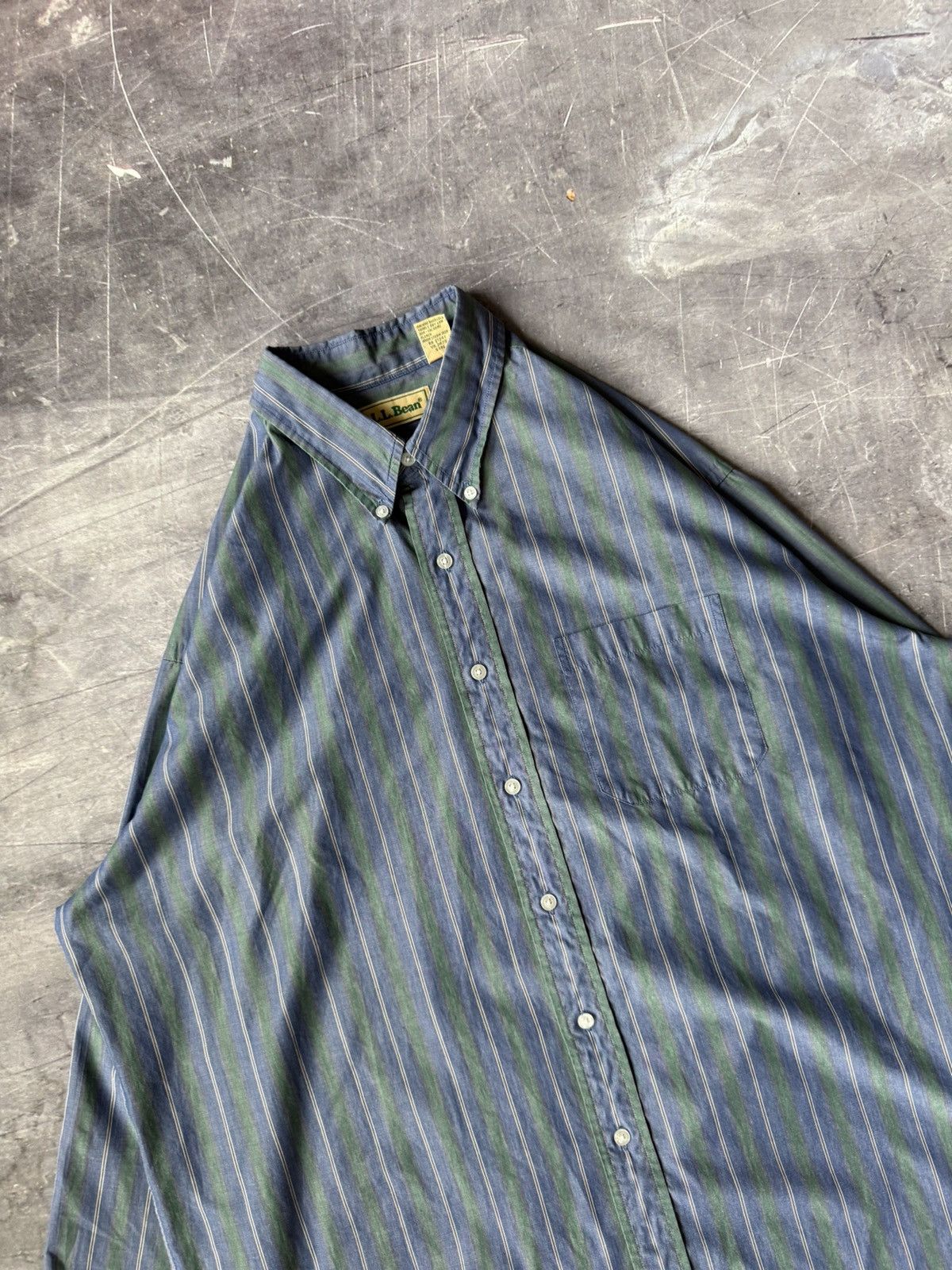 Vintage Vintage LL Bean Button-down Long-Sleeve Shirt (XL) Size US XL / EU 56 / 4 - 3 Thumbnail