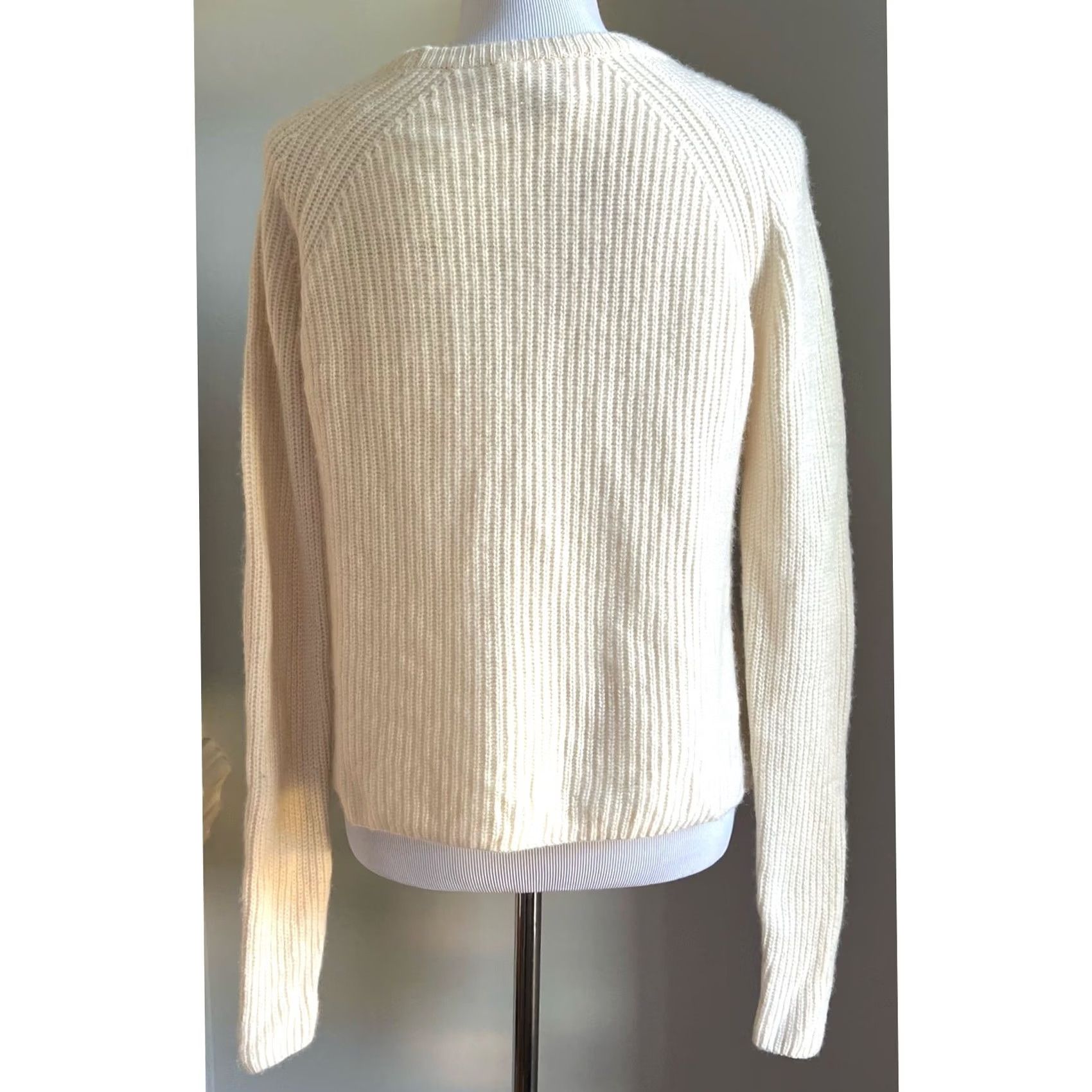 Vintage Leo & Sage Women’s Sweater Pullover Side Slits Ivory Cream Sz S Knit Pullover Womens Sweater, Cream, Long Sleeve, 20" Chest Width, 22" Length Size S / US 4 / IT 40 - 4 Thumbnail