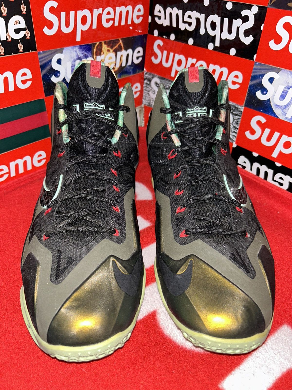 Nike Nike LeBron 11 King's Pride 616175-700 size 13 with box Size US 13 / EU 46 - 2 Thumbnail