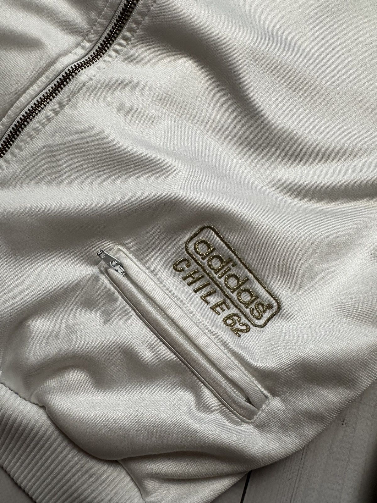 Adidas × Vintage Vintage adidas originals chile 62 track jacket size M white Size US M / EU 48-50 / 2 - 3 Thumbnail