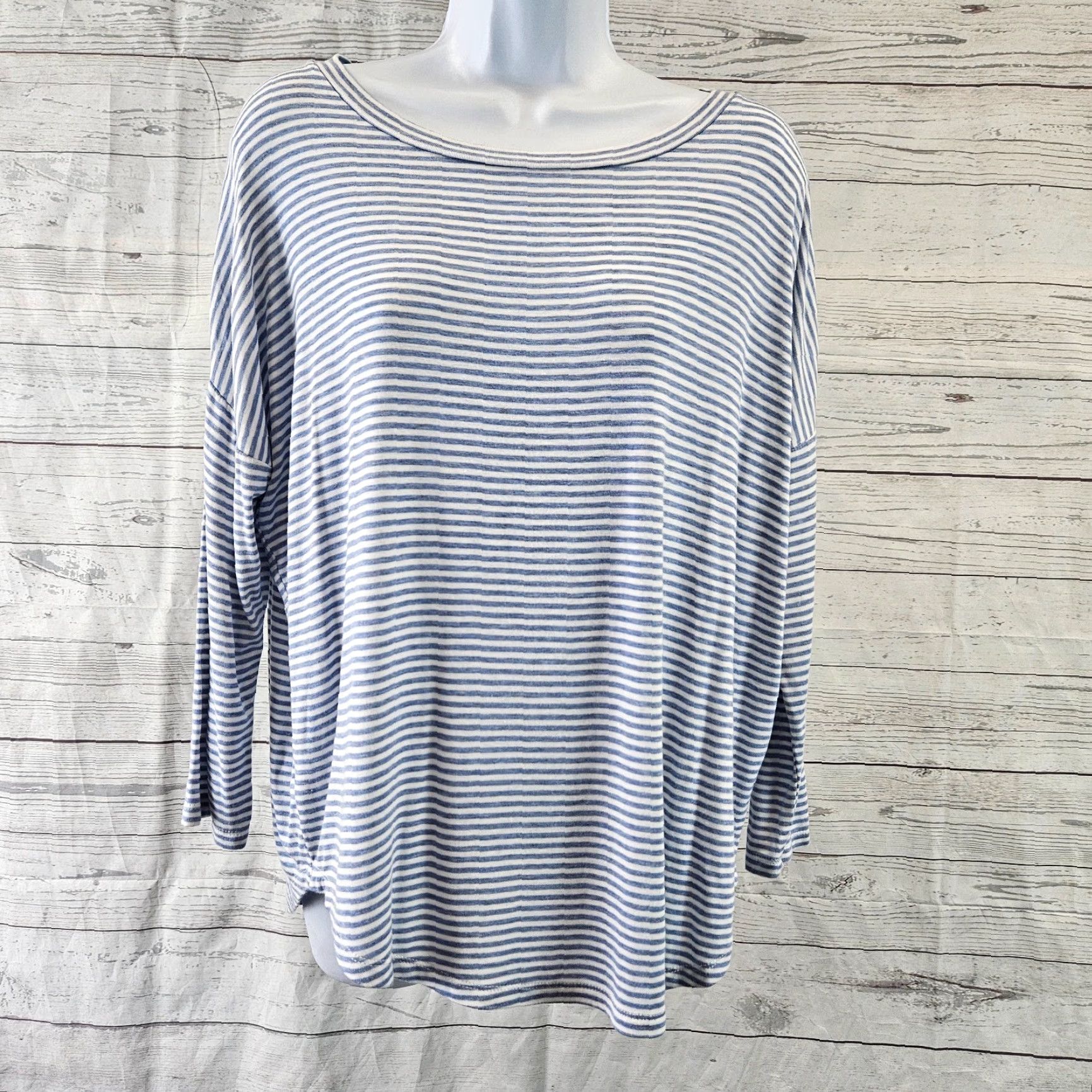 Loft VINTAGE? No. Ann Taylor LOFT womens top Sz Medium blue white stripe rayon blouse shirt? Size M / US 6-8 / IT 42-44 - 2 Thumbnail