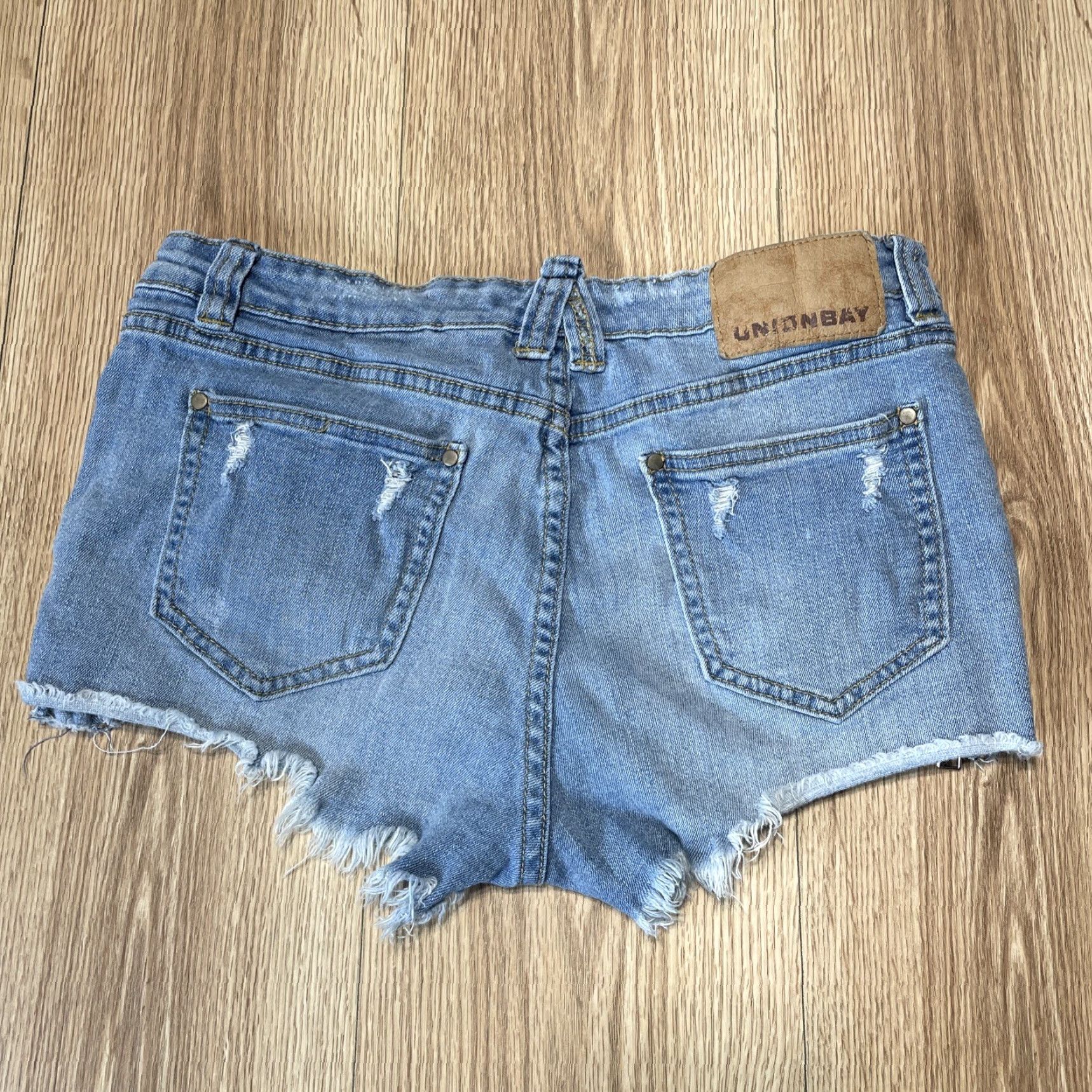 Vintage VINTAGE UNIONBAY Womens Cut-Off Shorts Size 9 Blue Distressed Zip Side Size 30" / US 8 / IT 44 - 7 Thumbnail