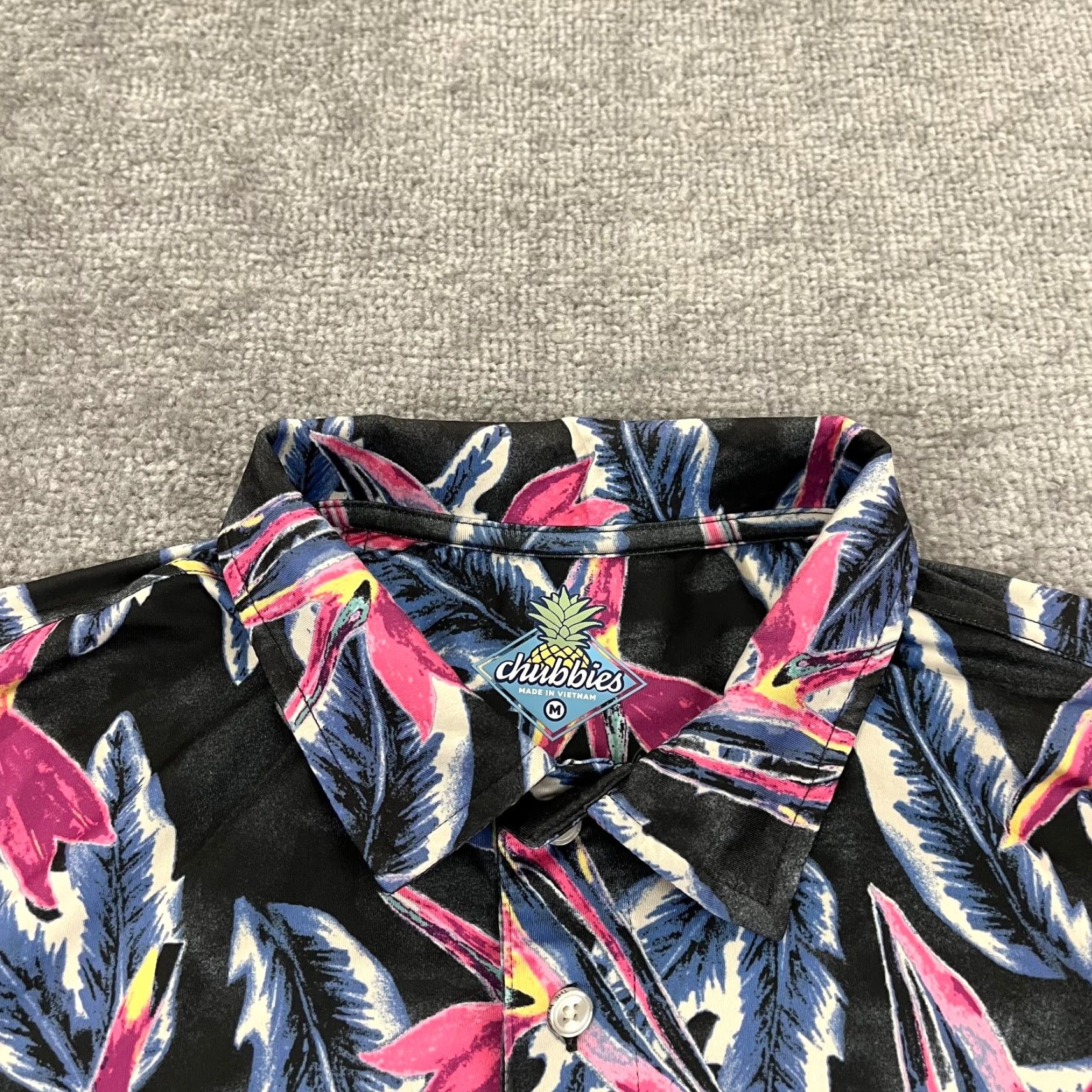 Chubbies CHUBBIES Polo Shirt Mens Medium Gray Pink Blue Floral Golf Performance Stretch Shirt Size US M / EU 48-50 / 2 - 3 Thumbnail