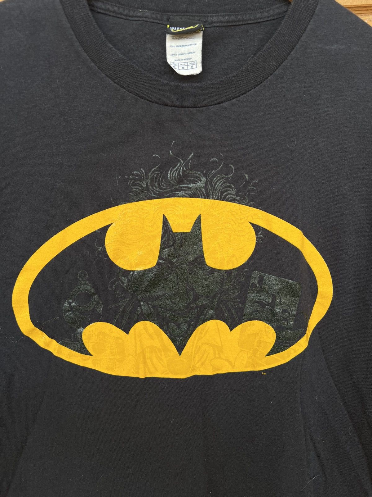 Band Tees 2005 VINTAGE BATMAN JOKER WARNER BROS MARVEL GRAPHIC T SHIRT Size US M / EU 48-50 / 2 - 2 Thumbnail