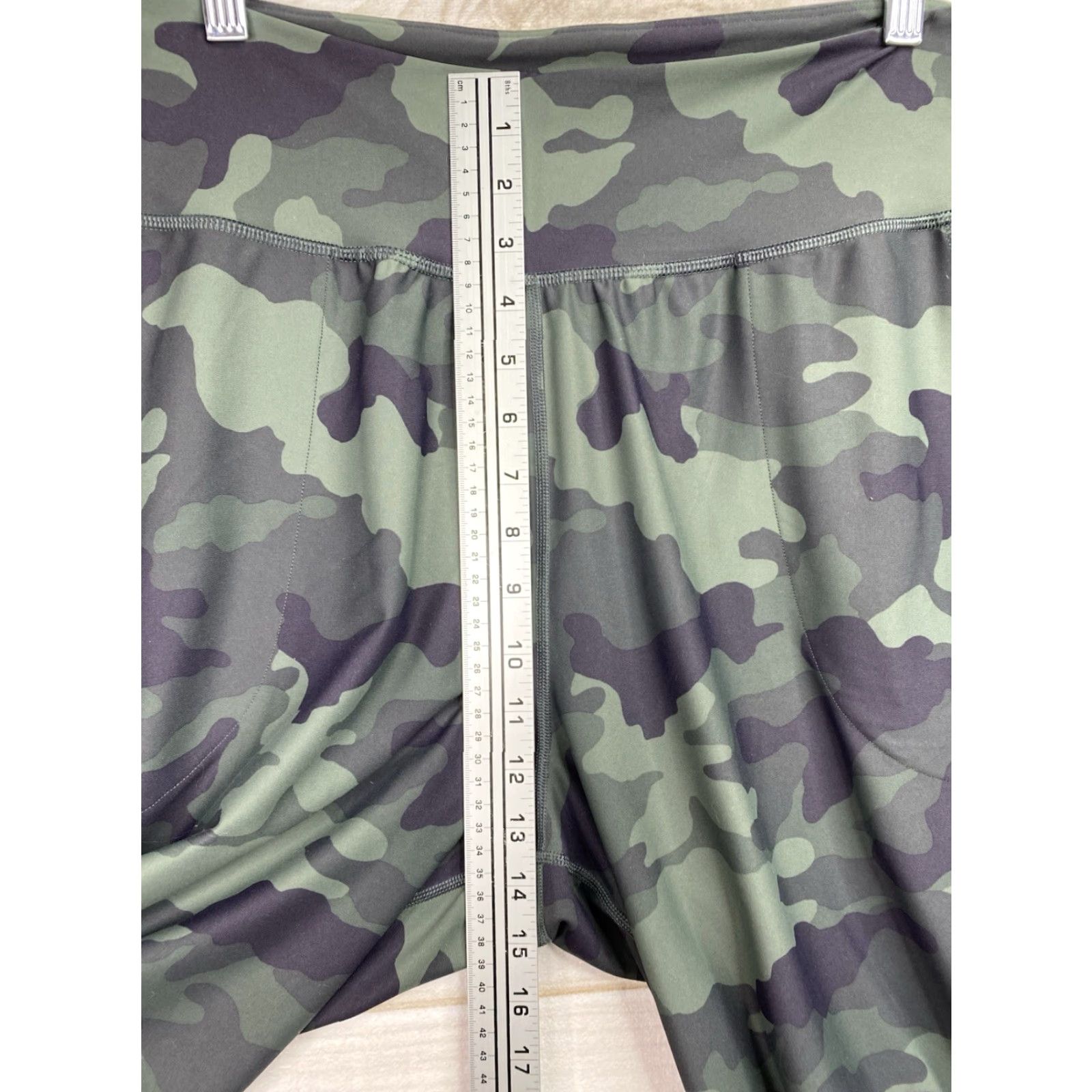 Old Navy Old Navy Leggings Jogger XL Women Green Camouflage Pockets High Rise Powersoft Go-Dry Activewear Size 40" / US 18 - 4 Thumbnail