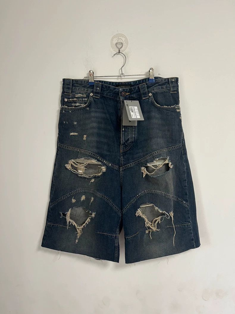 Balenciaga Balenciaga size M Destroy old denim shorts Size US 27 - 1 Thumbnail