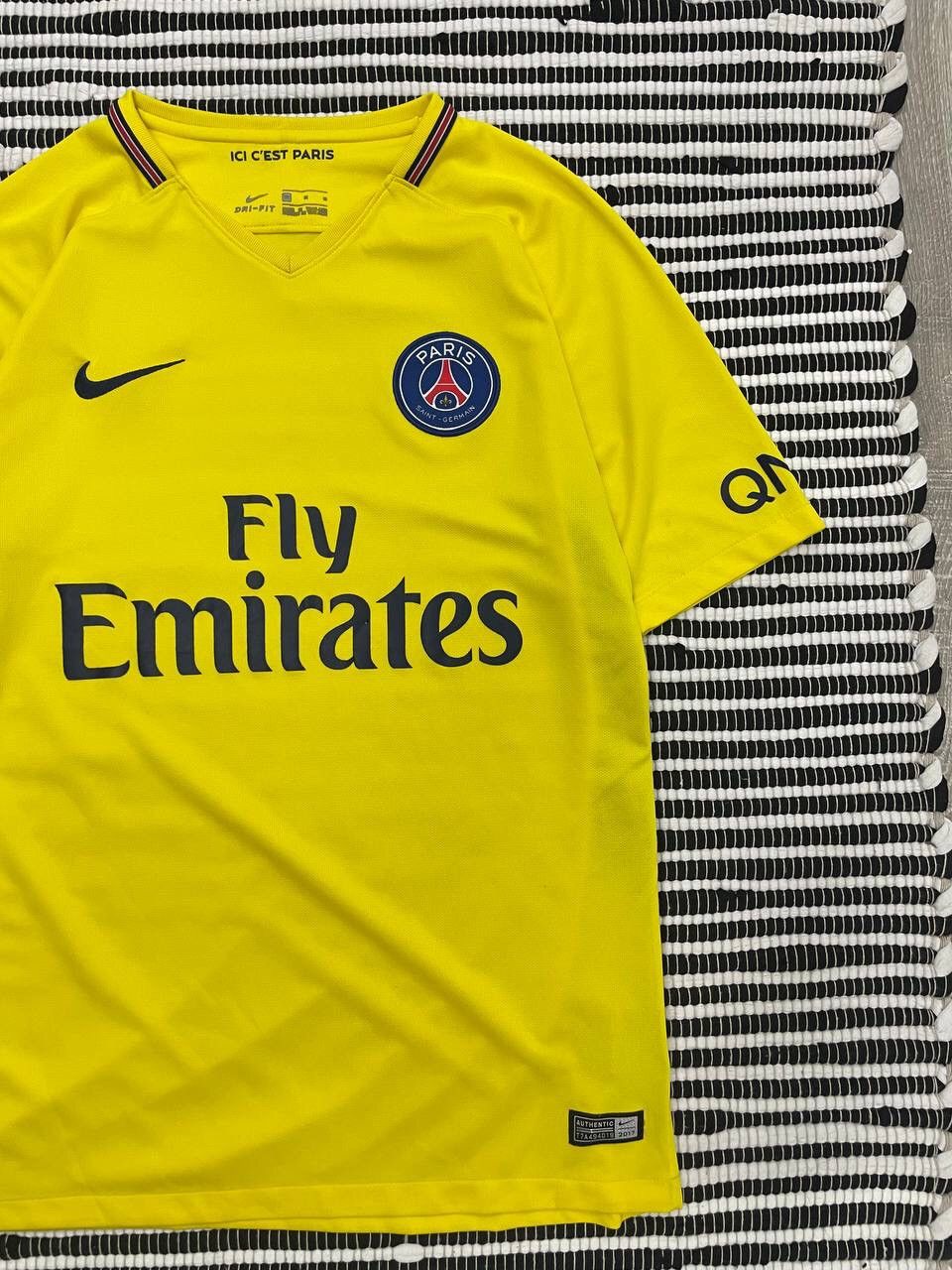 Japanese Brand × Nike 2017-2018 Nike PSG Paris Saint Germain Soccer T-Shirt Y2K Size US M / EU 48-50 / 2 - 3 Thumbnail