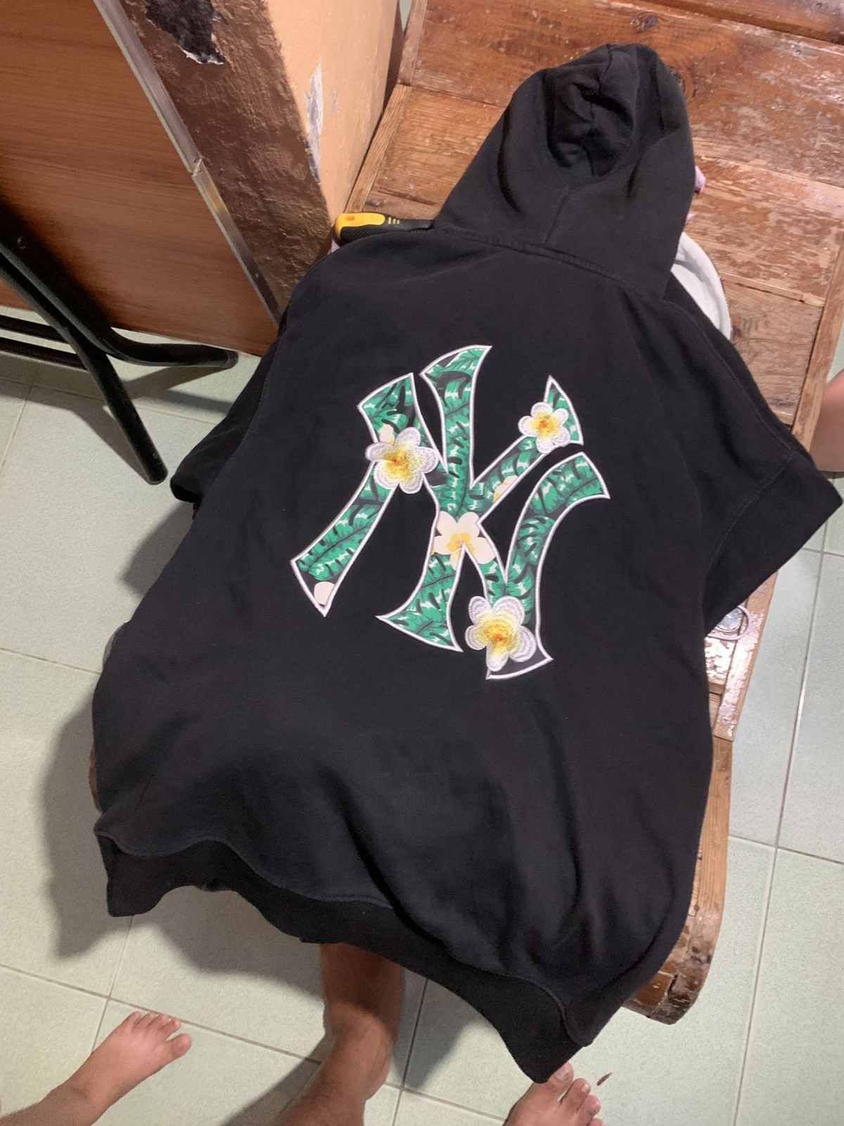 New Era New Era NY Yankees Floral Embroidered Hoodie Size US XL / EU 56 / 4 - 4 Thumbnail