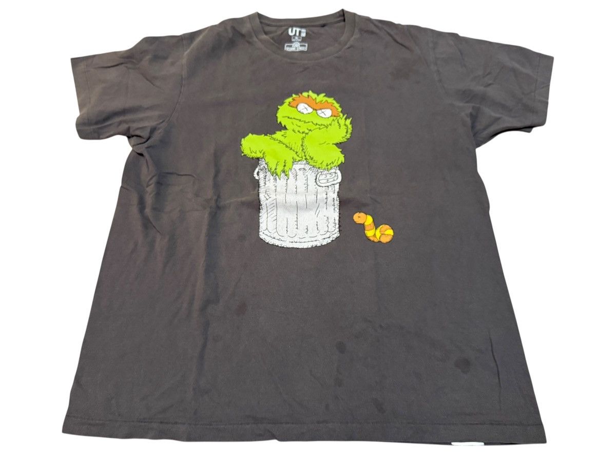 Kaws × Uniqlo Uniqlo X Kaws X Sesame Street T-shirt Size US XL / EU 56 / 4 - 1 Thumbnail