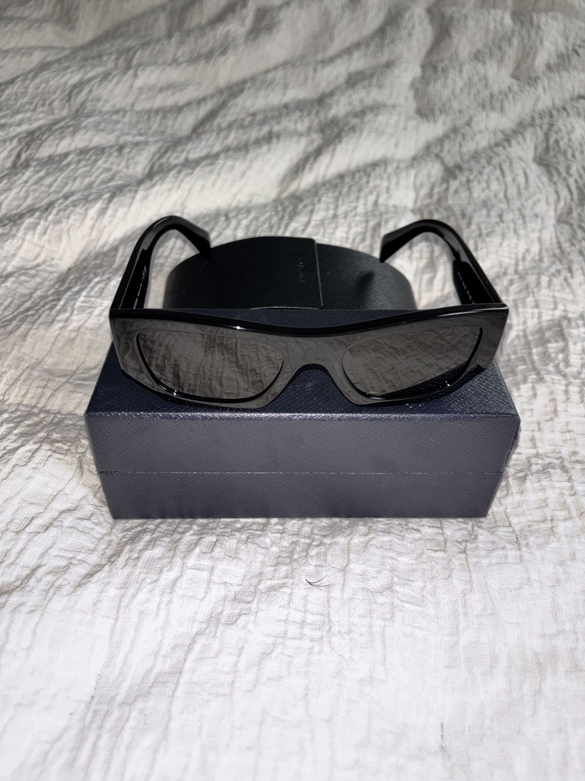 Prada Prada Black Logo Sunglasses Size ONE SIZE - 2 Thumbnail