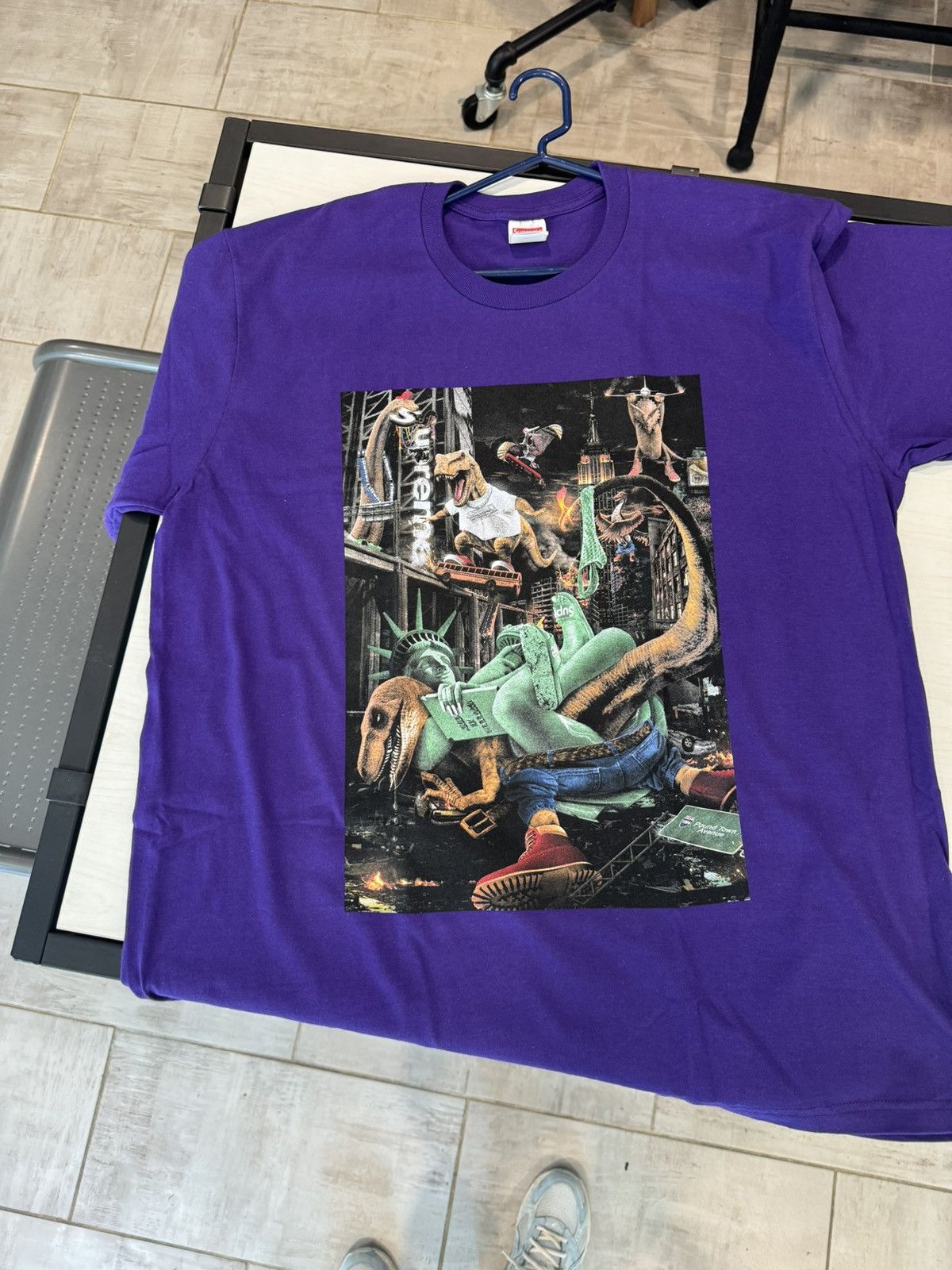 Supreme Supreme pound town dinosaur T-shirt Size US XL / EU 56 / 4 - 1 Thumbnail