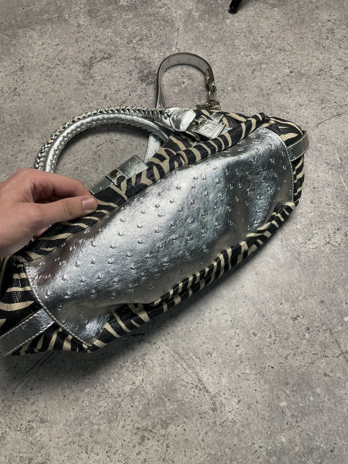 Guess Vintage Guess zebra bag 🦓 Size ONE SIZE - 5 Thumbnail