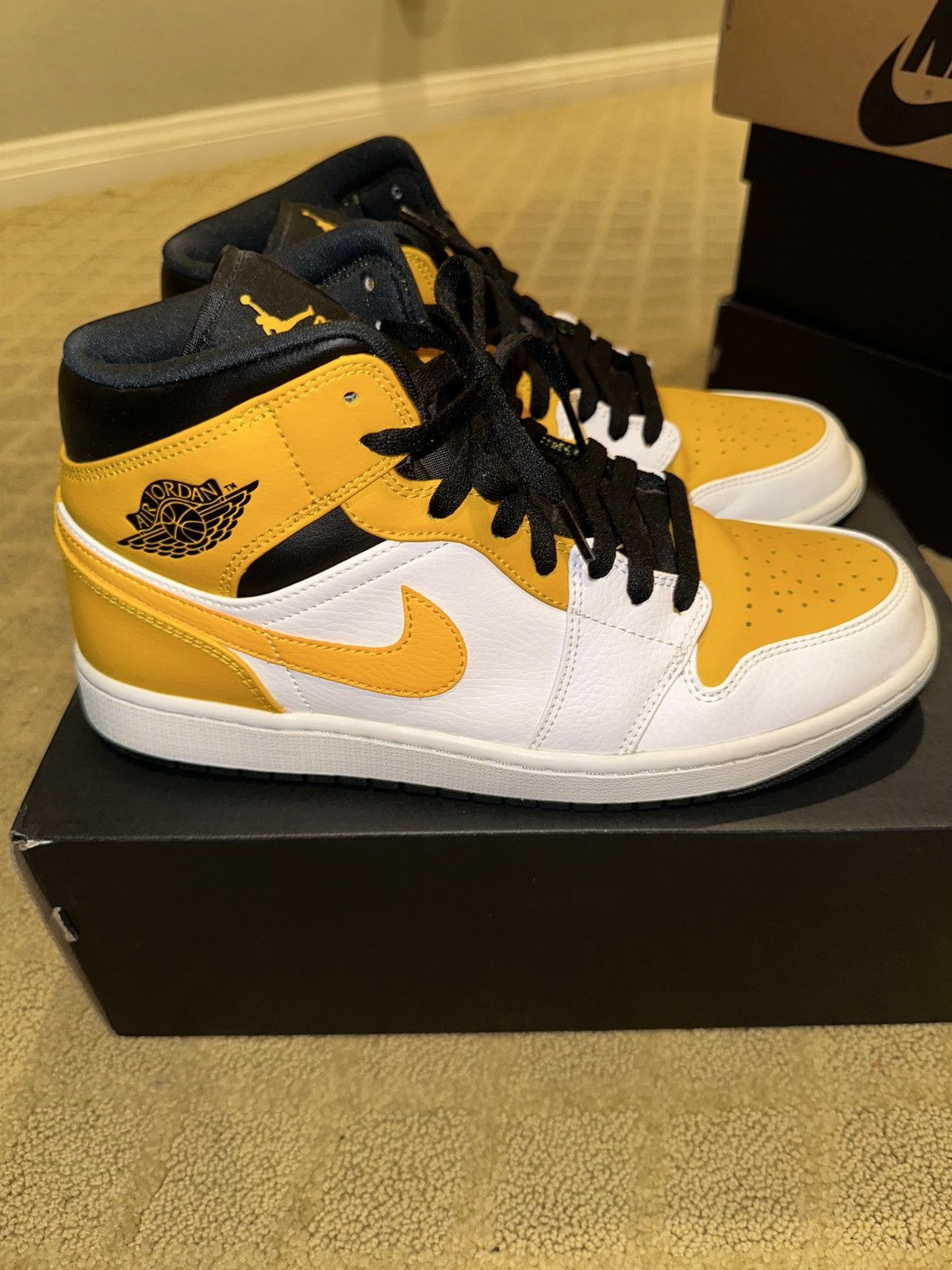 Jordan Brand × Nike Air Jordan 1 mid “university gold” Size US 10.5 / EU 43-44 - 3 Thumbnail