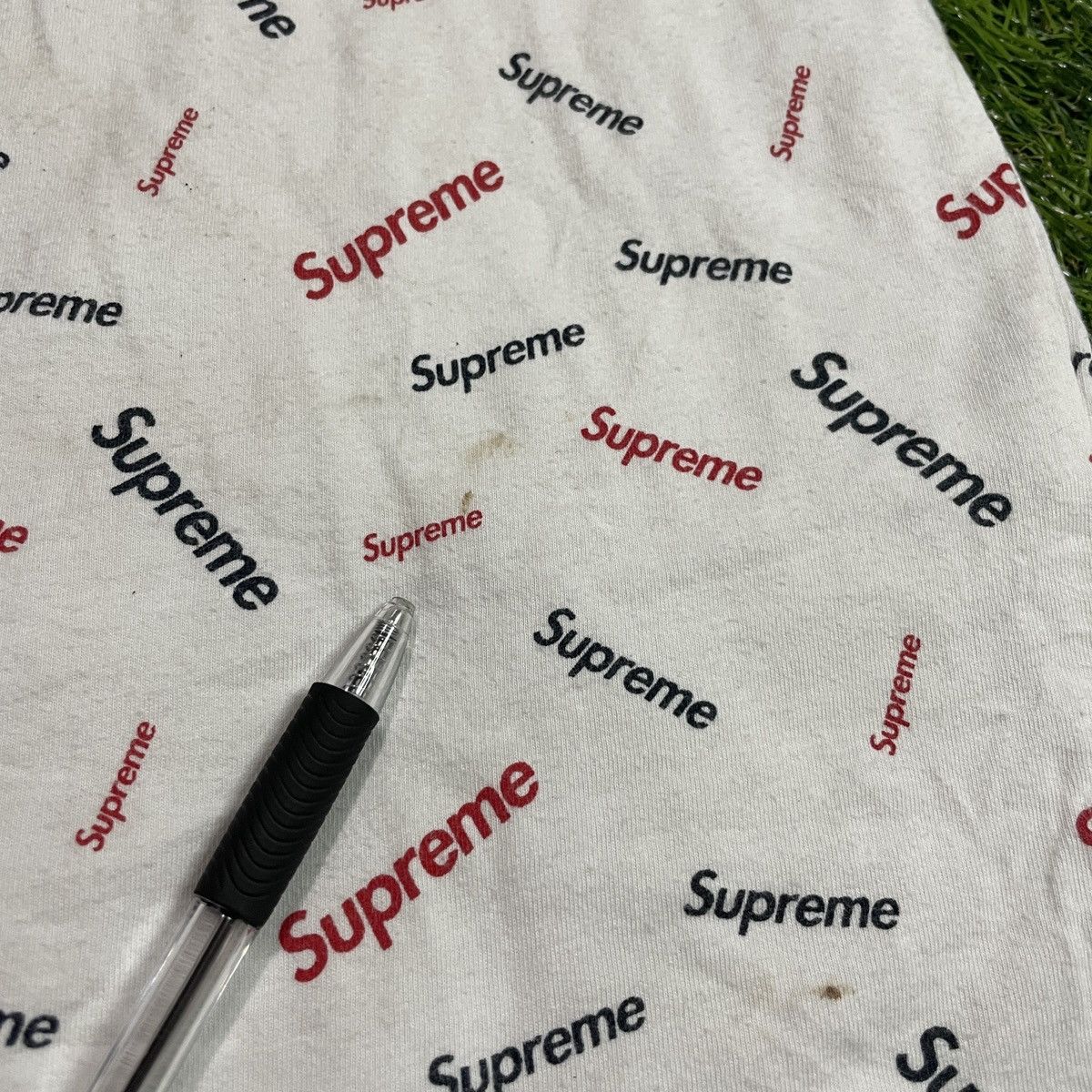 Supreme scatter tee shop