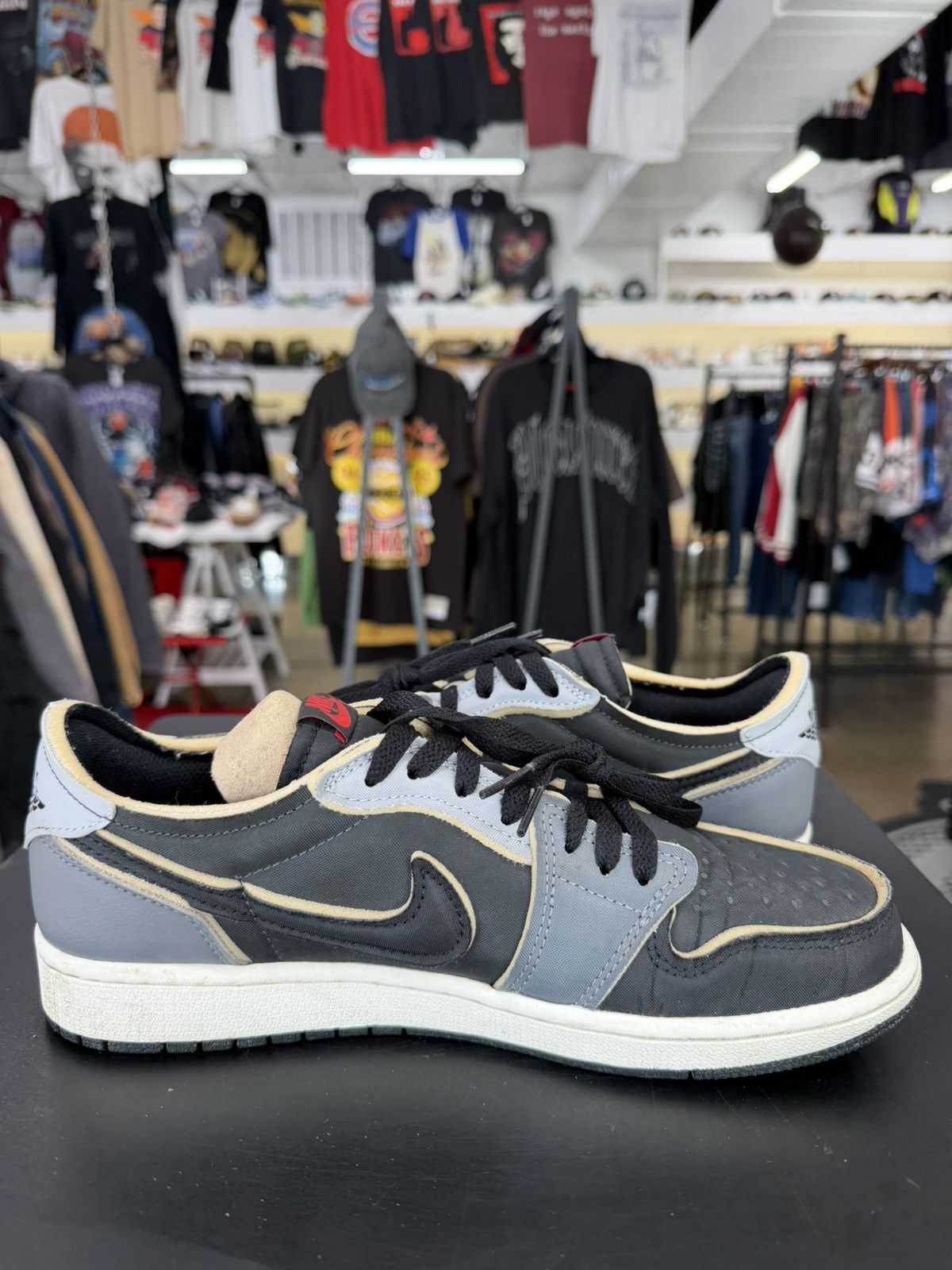 Jordan Brand Jordan 1 Low Black Smoke Grey Size 9 (2022) Size US 9 / EU 42 - 3 Thumbnail
