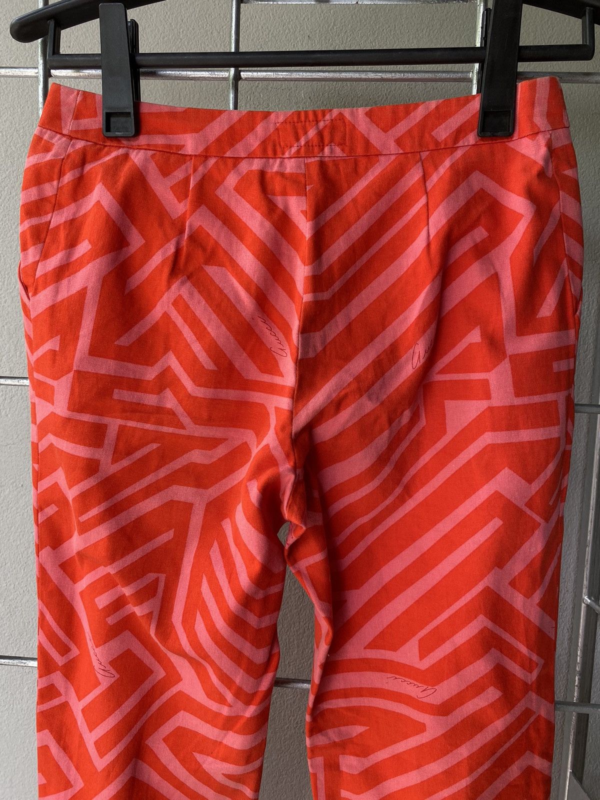 Gucci Gucci red casual pants with pink geometric pattern Size 27" / US 4 / IT 40 - 12 Thumbnail