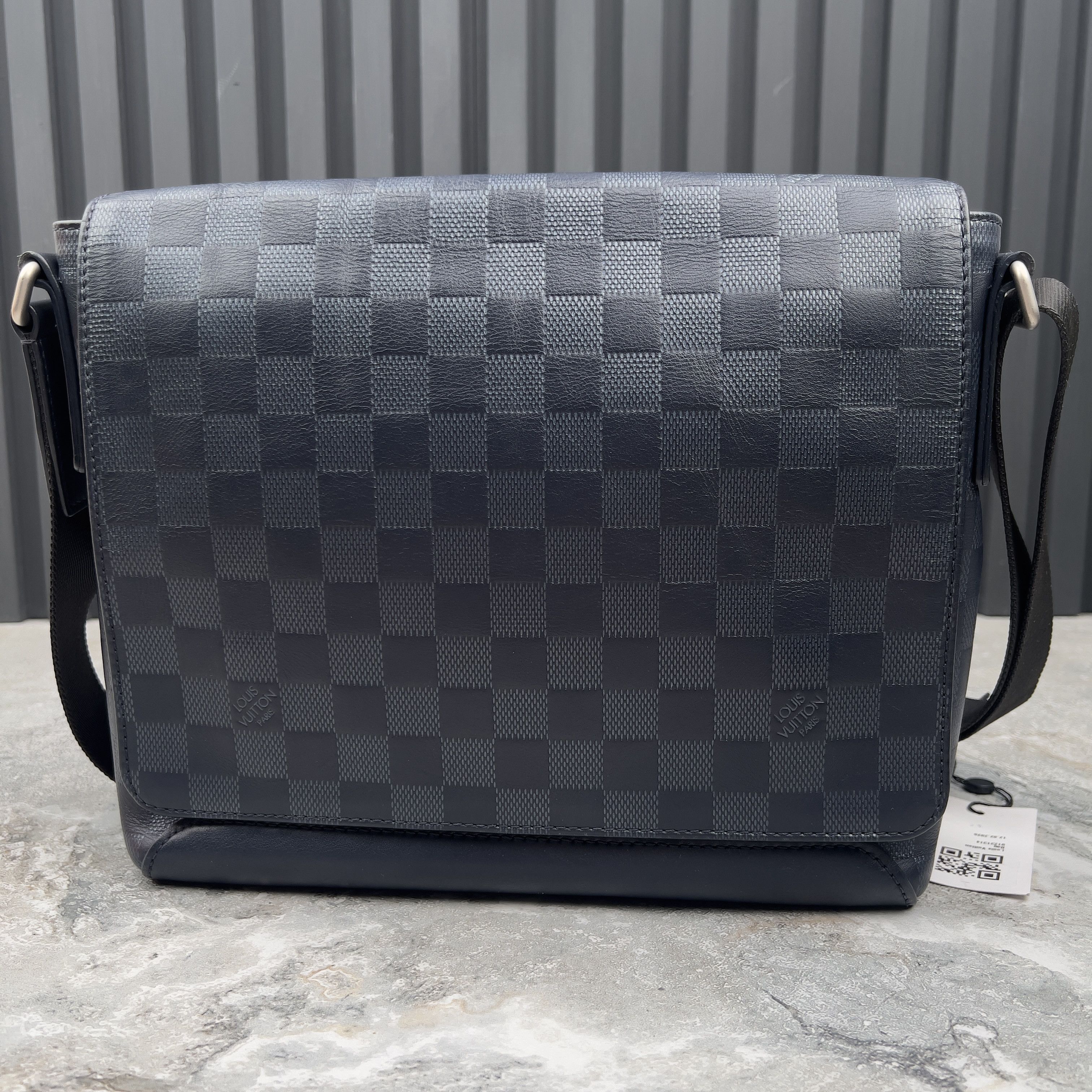 Louis Vuitton Louis Vuitton Damier Infini District Crossbody Messenger Bag Size ONE SIZE - 2 Thumbnail