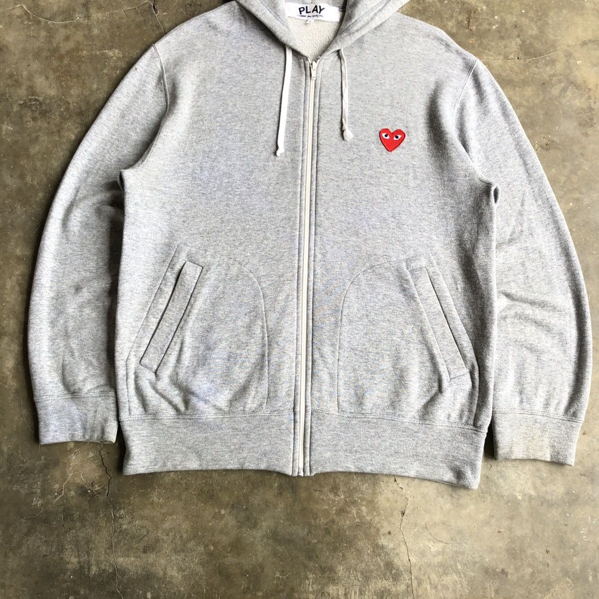 Comme des Garcons PLAY 🇯🇵AD 2017 Comme Des Garcons Play Small Hearts Ziphoodie Grey Size US L / EU 52-54 / 3 - 5 Thumbnail