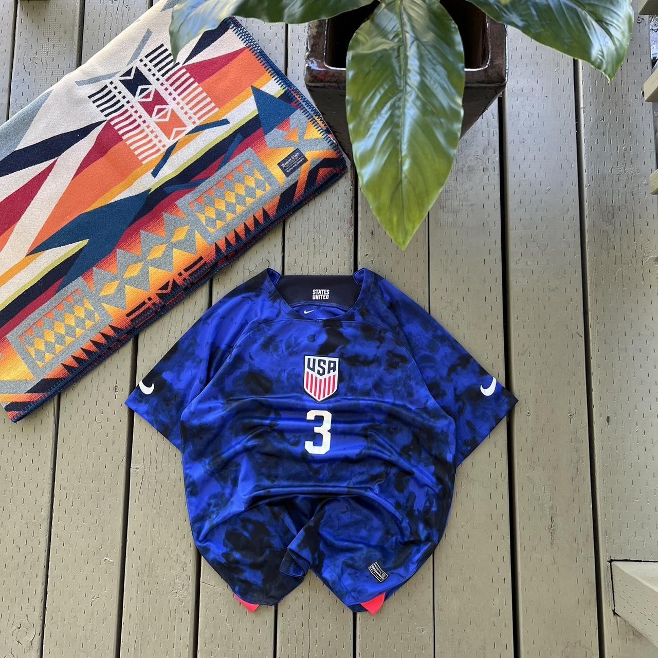 Nike Nike TEAM USA 2022/2023 Soccer Jersey Size L Size US L / EU 52-54 / 3 - 3 Thumbnail