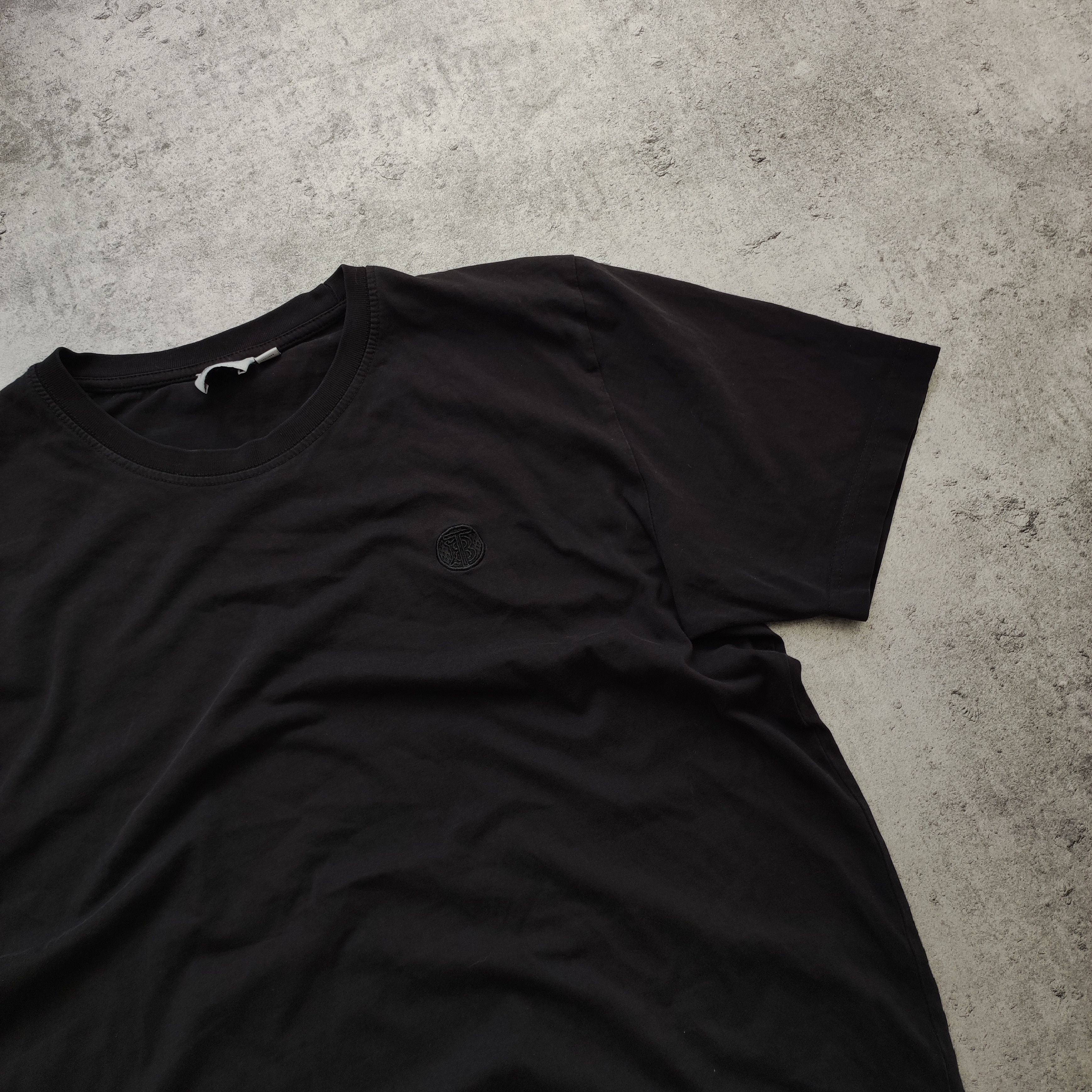 Burberry Burberry London Classic Black Small Logo Tshirt Size US L / EU 52-54 / 3 - 3 Thumbnail