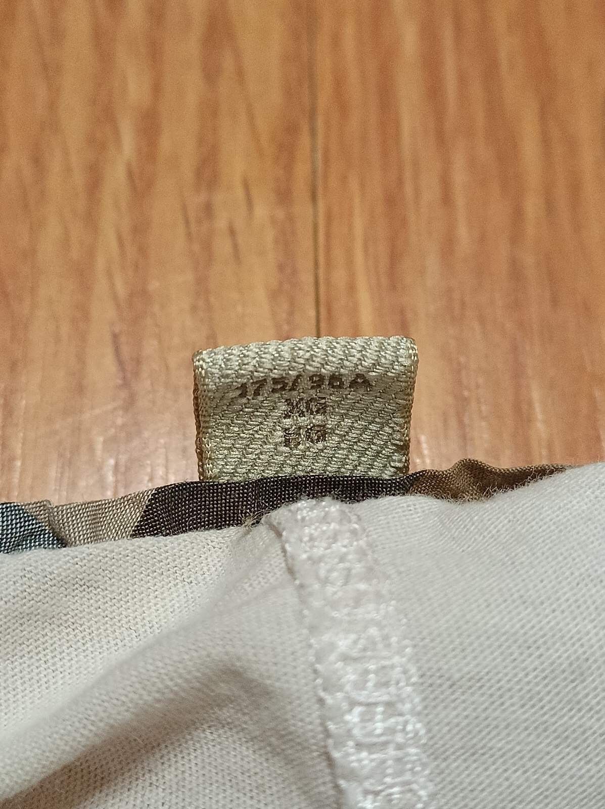Burberry Burberry London Brit Beige V-neck Cotton T-Shirt Size XL Size XL / US 12-14 / IT 48-50 - 10 Thumbnail