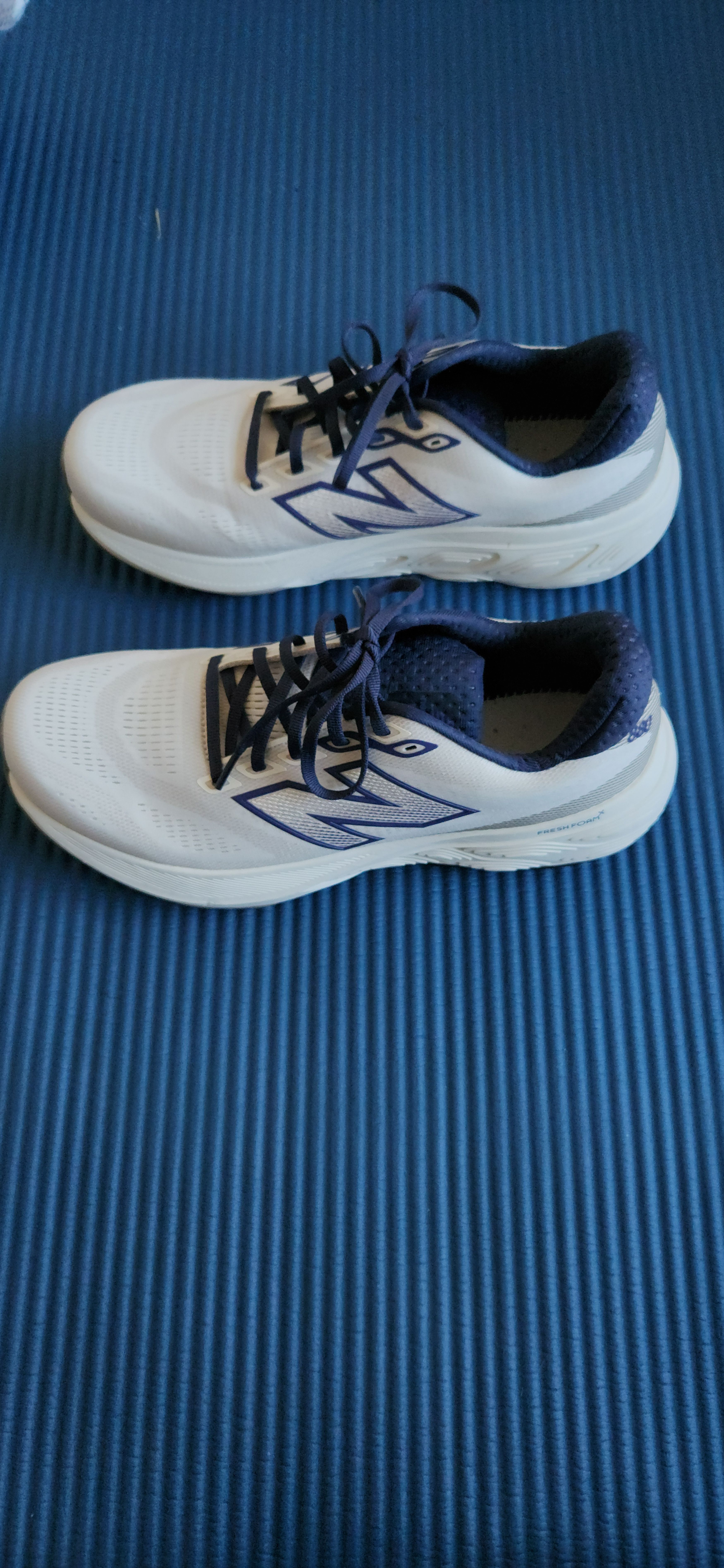 New Balance New Balance Fresh Foam X 880v15 Size US 10.5 / EU 43-44 - 1 Thumbnail