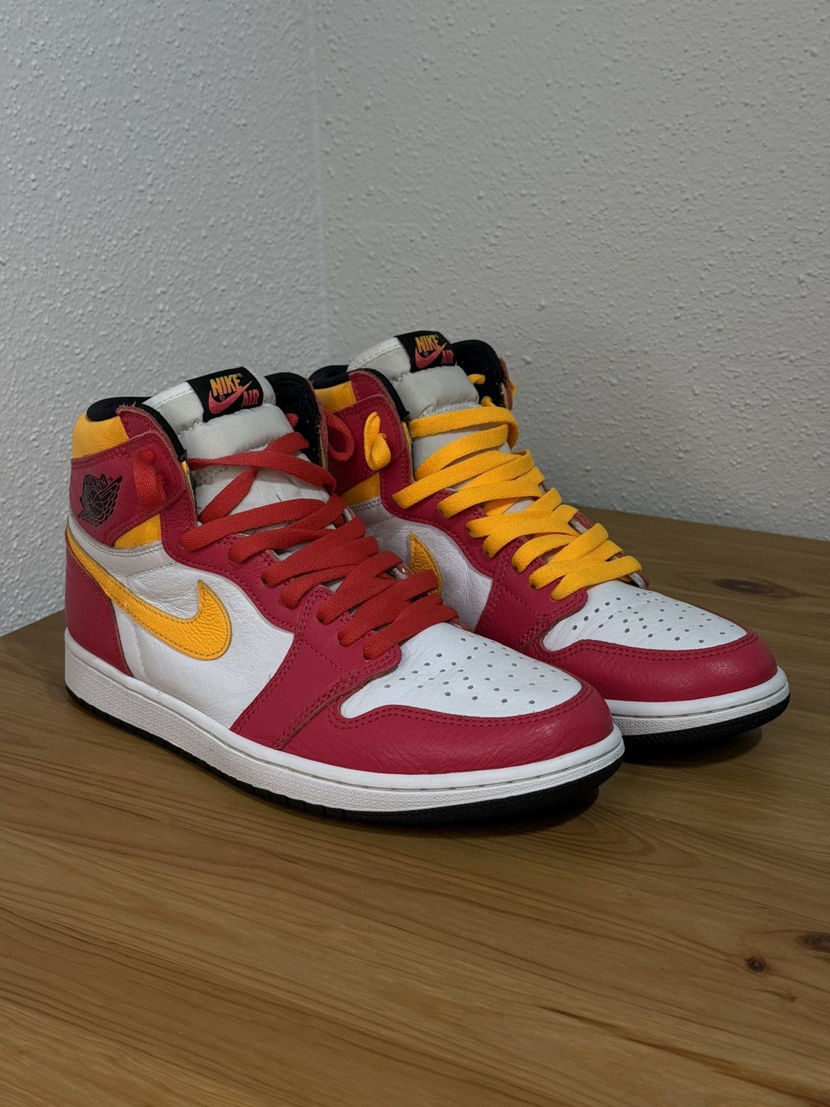 Jordan Brand × Nike Jordan 1 Retro High OG Light Fusion Red Size US 10 / EU 43 - 1 Thumbnail