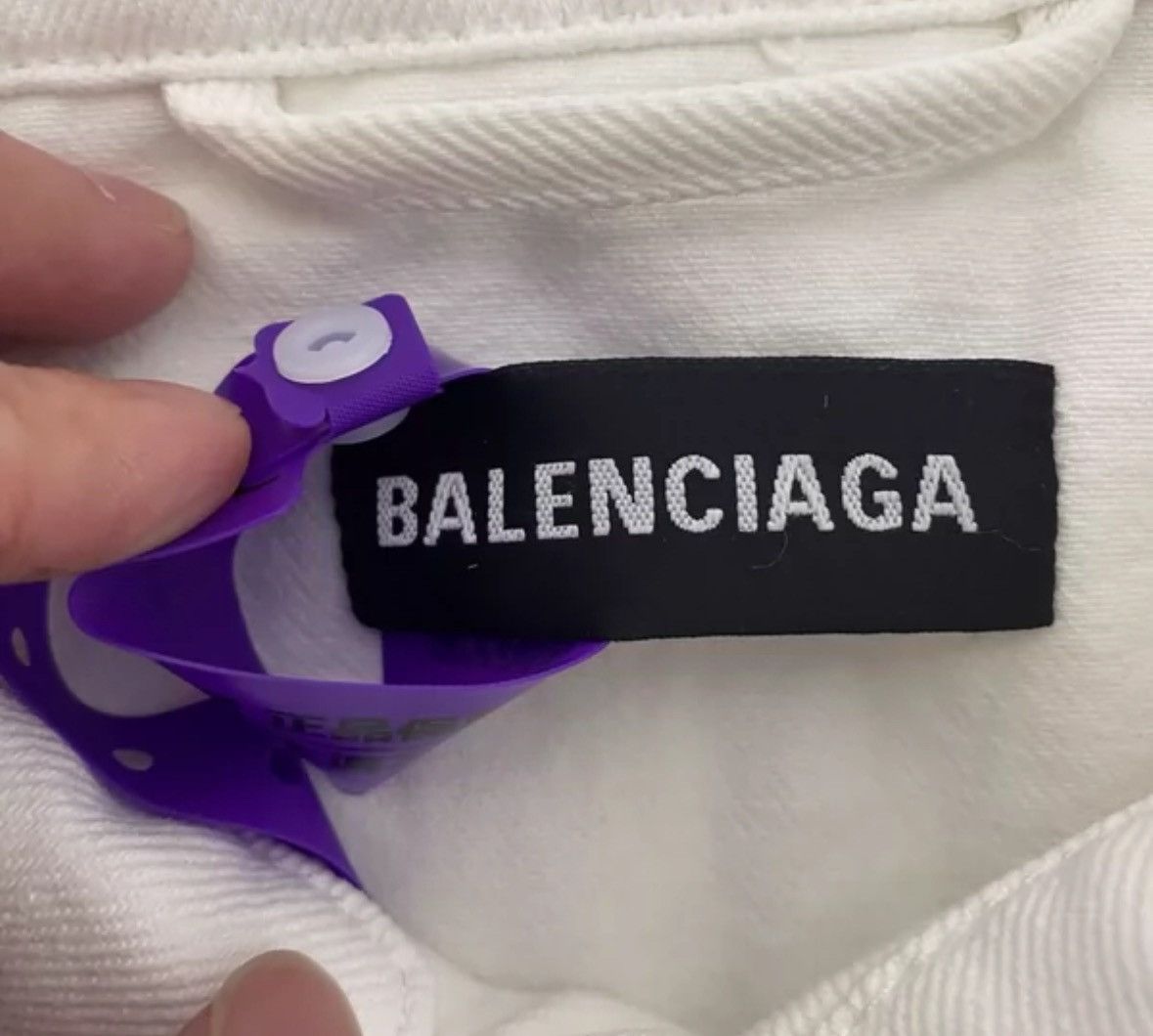Balenciaga Balenciaga back logo white denim jacket2412-Nextarrow Size US S / EU 44-46 / 1 - 3 Thumbnail