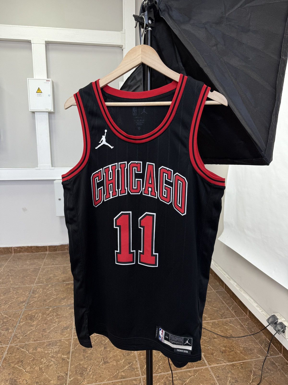 Jordan Brand 🇺🇸 Chicago Bulls Demar Derozan Jordan NBA Basketball Jersey Size US M / EU 48-50 / 2 - 2 Thumbnail