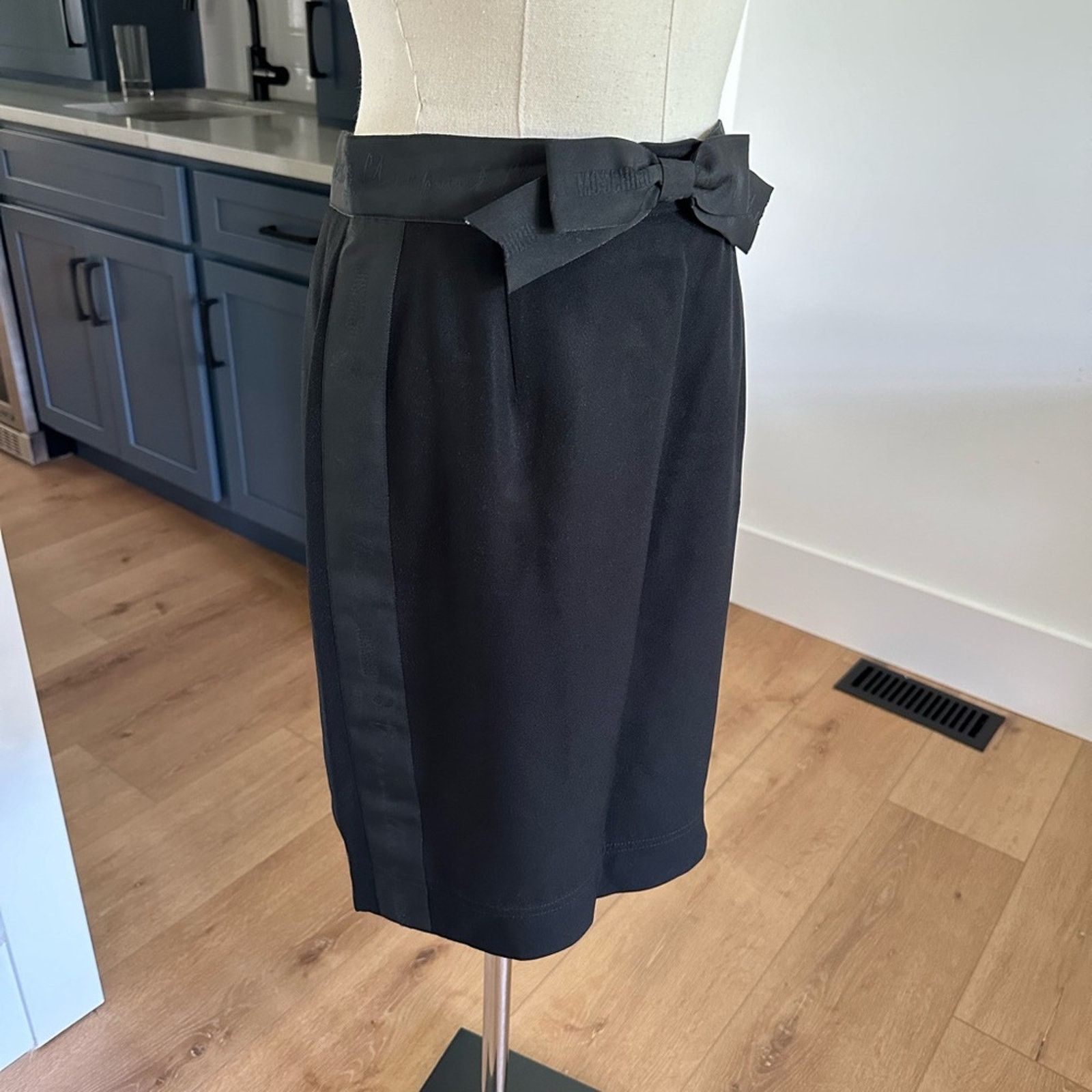 Moschino Vintage Moschino! Black pencil skirt - 6 Size 27" / US 4 / IT 40 - 1 Thumbnail