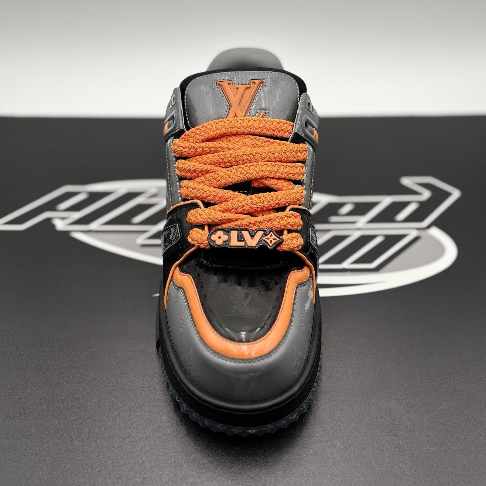 Louis Vuitton 11-11.5 Louis Vuitton Maxi ' Black, Orange ' | SUPER CLEAN! Size US 11.5 / EU 44-45 - 5 Thumbnail