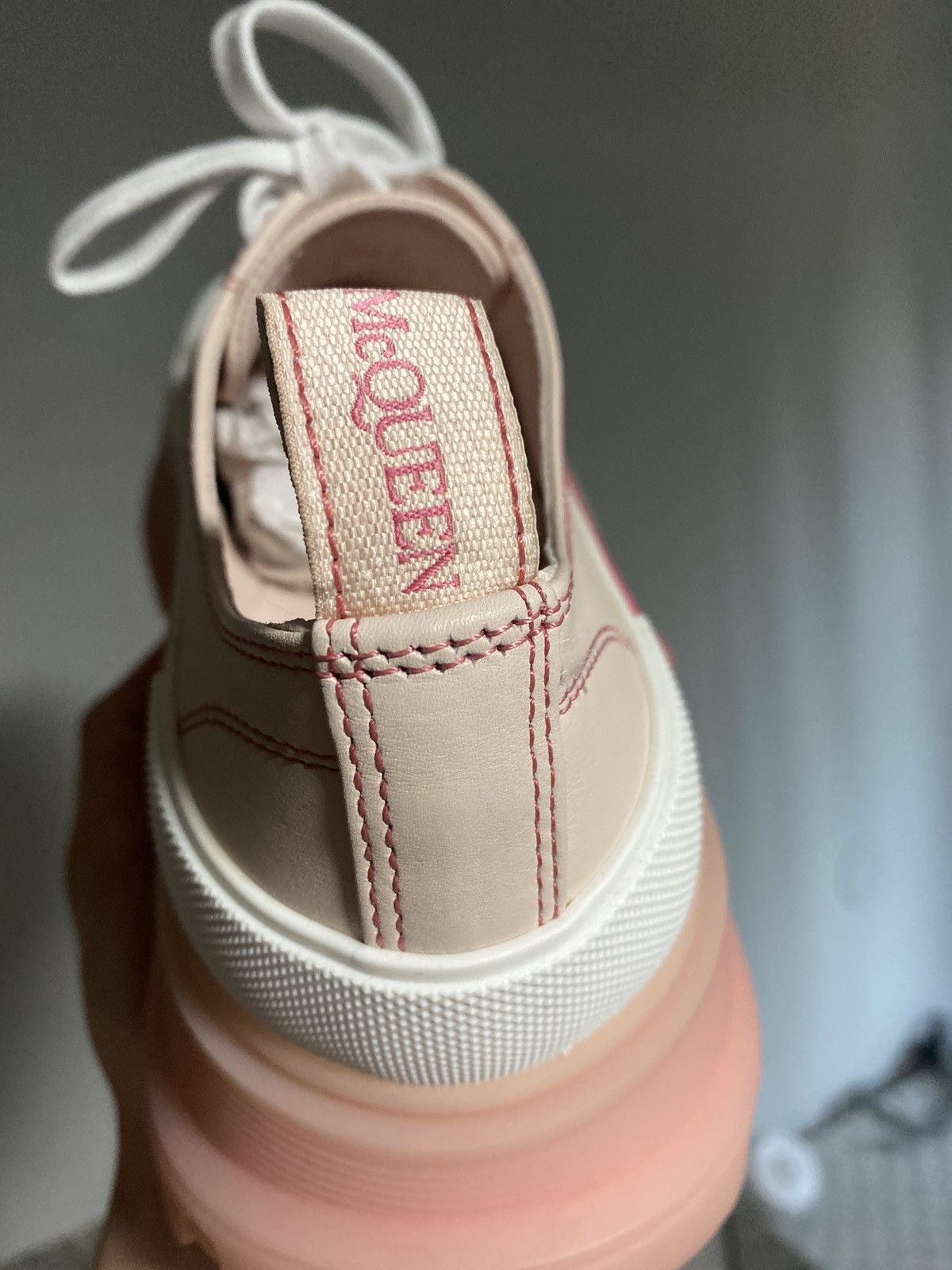 Alexander McQueen Alexander McQueen Tread Slick Low Top Sneakers Size US 9 / IT 39 - 13 Thumbnail