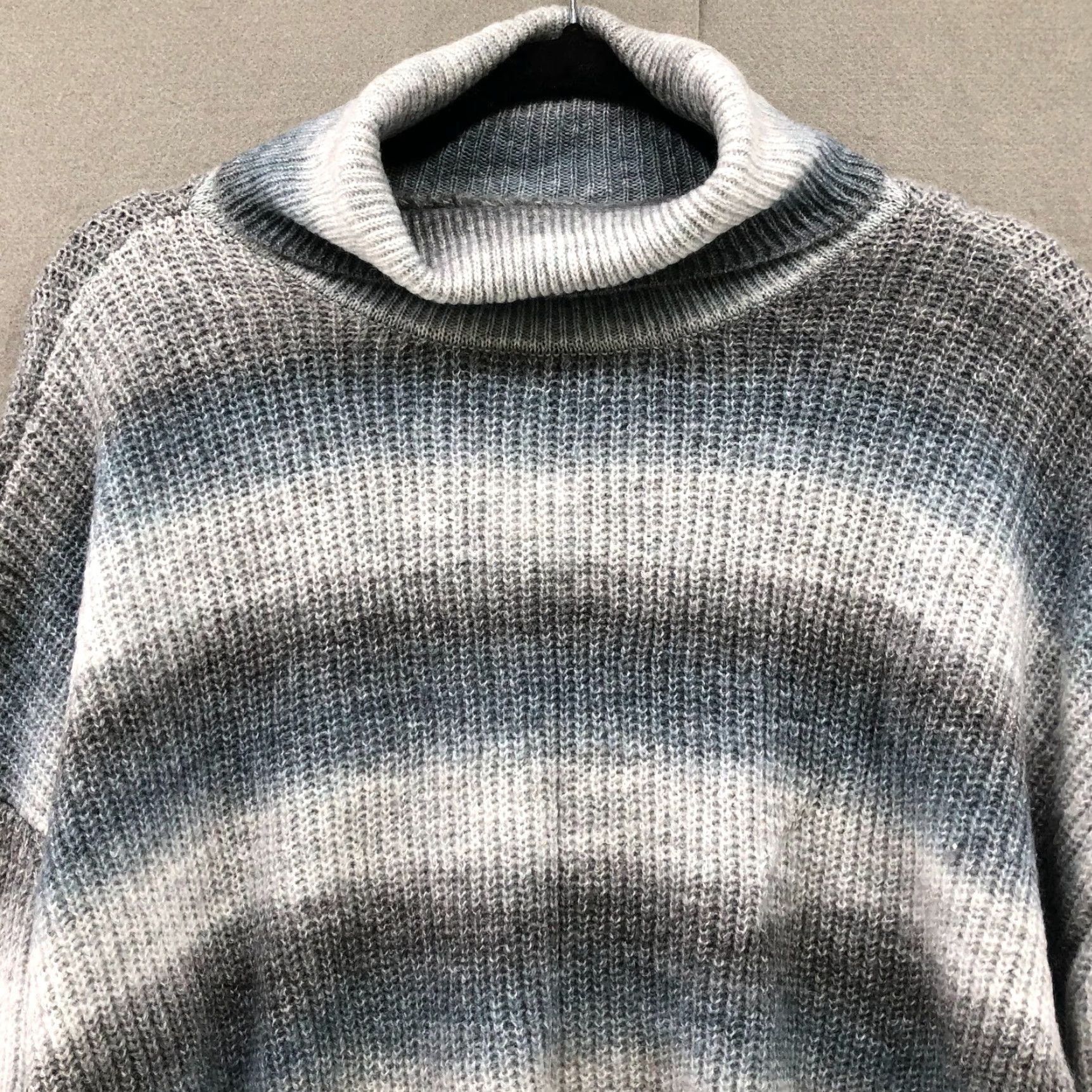 Vintage VINTAGE Hooked Up by IOT Blue Gray Striped Ombre Turtleneck Sweater Womens M Relaxed Pullover Bohemian Size M / US 6-8 / IT 42-44 - 3 Thumbnail
