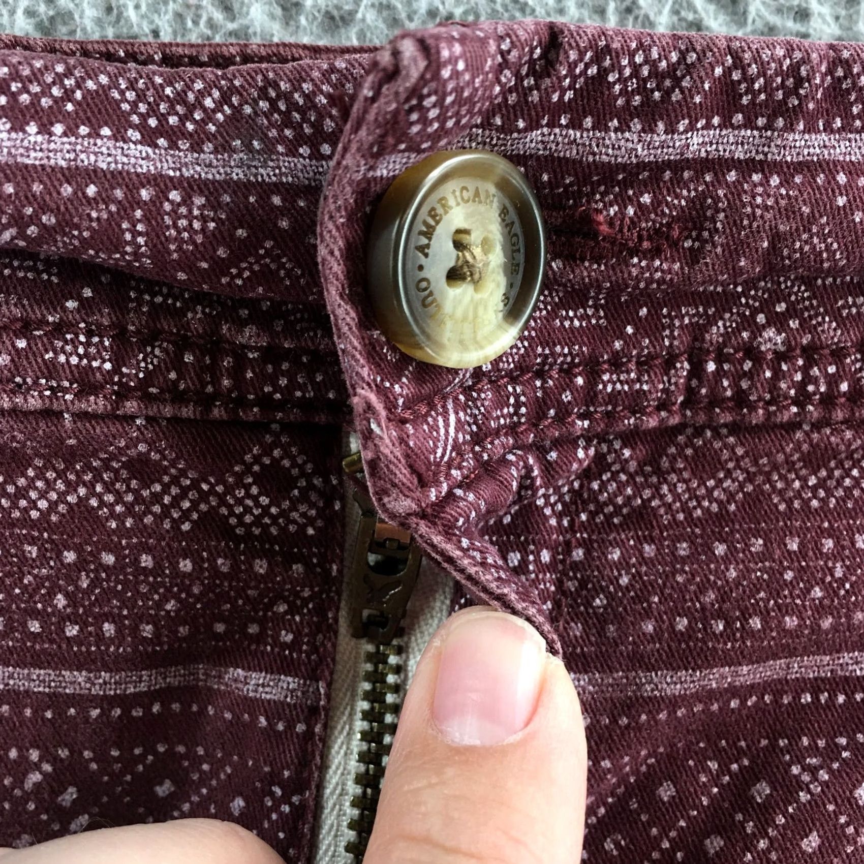 American Eagle Outfitters American Eagle Outfitters Burgundy Fair Isle Stretch Chino Shorts Womens 4 (Actual 31X4.5) Size 4 Cotton Blend Size 27" / US 4 / IT 40 - 5 Thumbnail