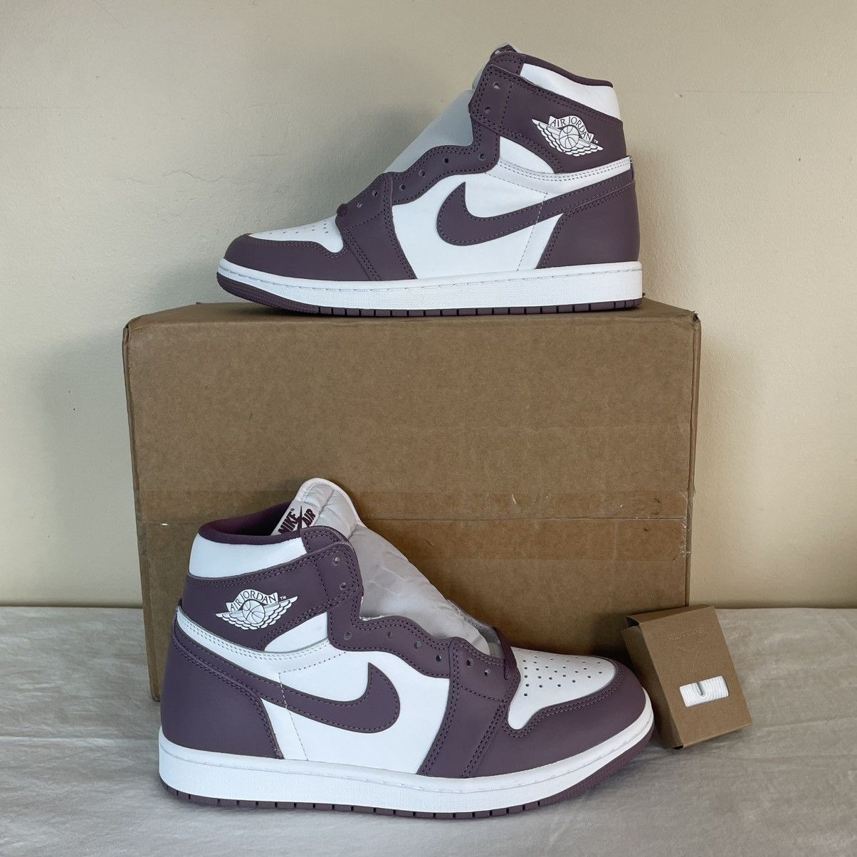 Jordan Brand × Nike Nike Air Jordan 1 Retro High Mauve Mens Size 9.5 DZ5485-105 Size US 9.5 / EU 42-43 - 1 Thumbnail
