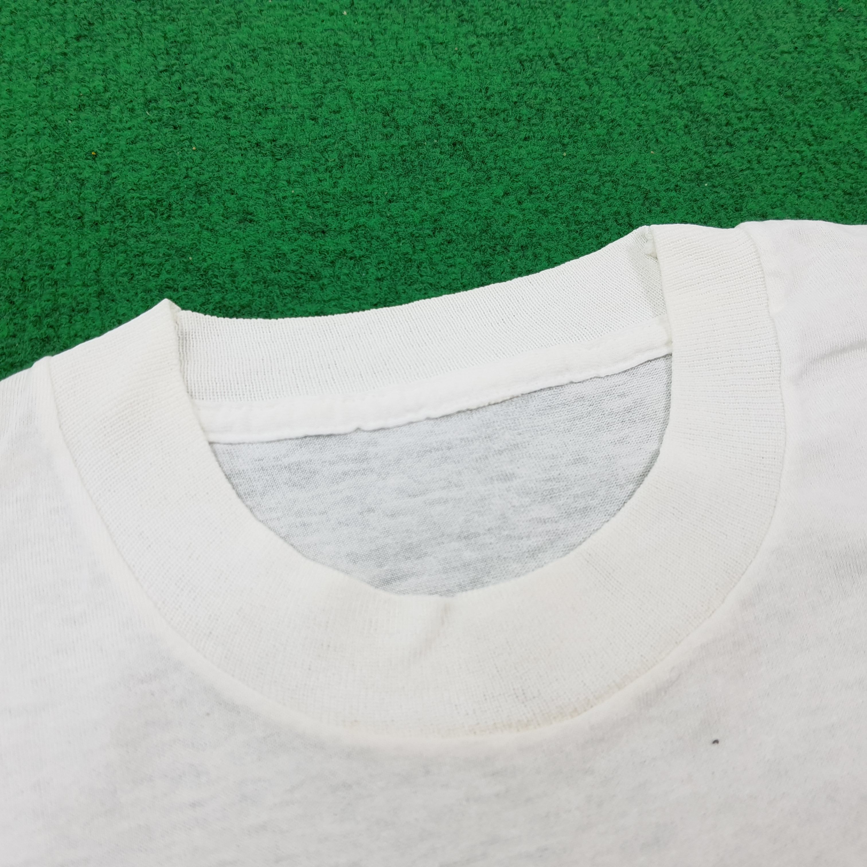 Vintage Vintage United Nations United Unies Tshirt Size US M / EU 48-50 / 2 - 4 Thumbnail