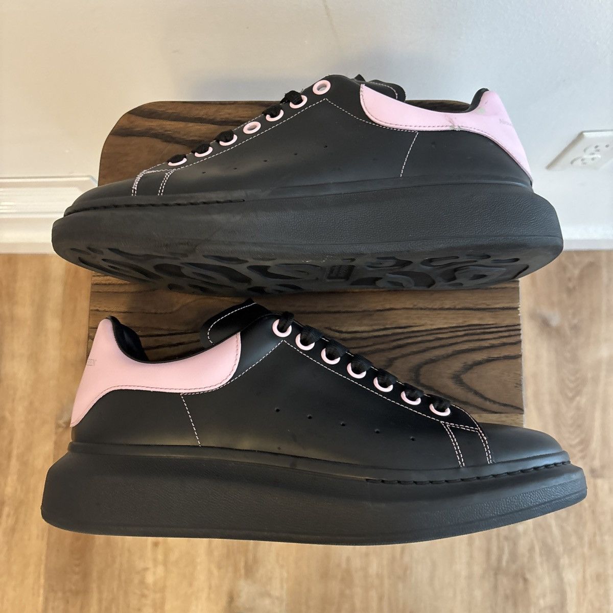 Alexander McQueen Alexander Mcqueen Black Pink Size 44 Size US 11 / EU 44 - 2 Thumbnail