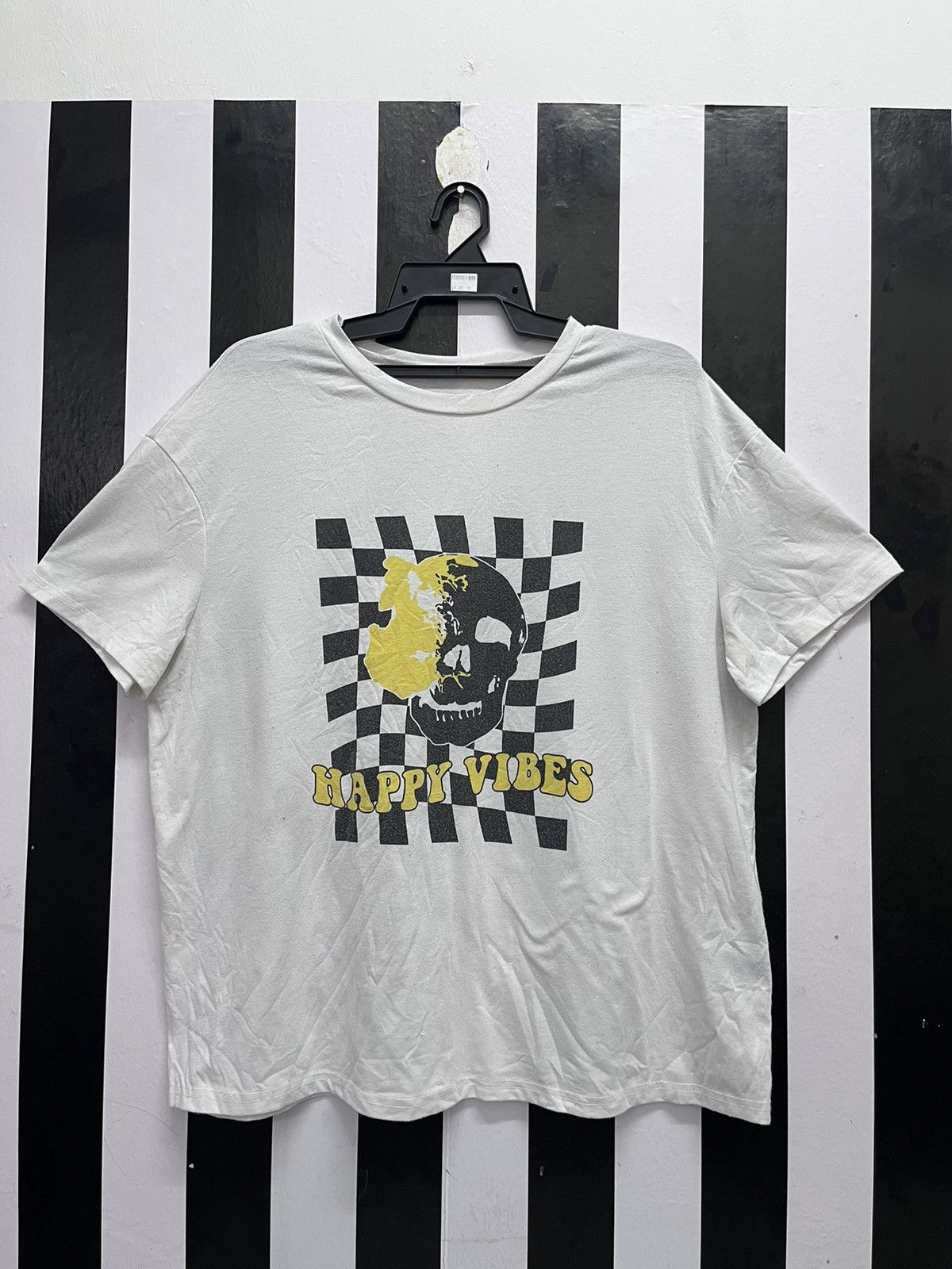 Shein Happy vibe tee Size US XL / EU 56 / 4 - 1 Thumbnail