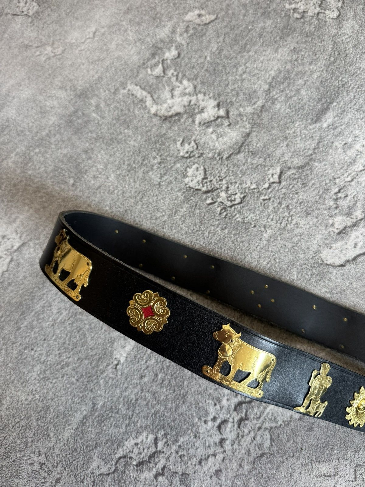 Etro 90s Retro vintage leather belt iconic cows 🐄 metal details Size ONE SIZE - 15 Thumbnail