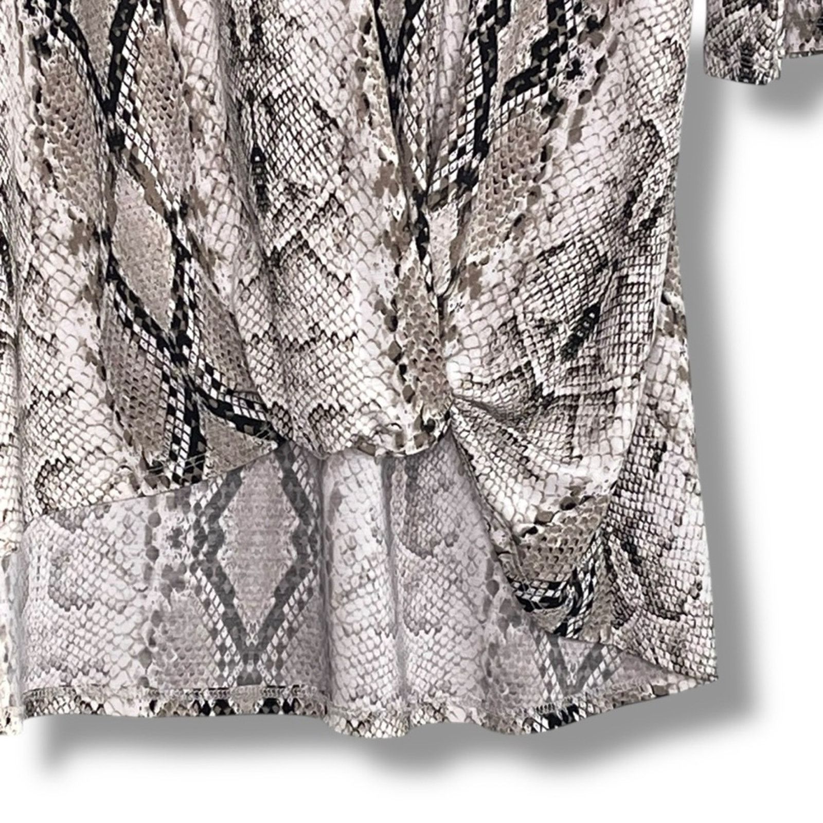 Other Honeyme Curvy snakeskin print 3/4 sleeve top with twist hem Size XL / US 12-14 / IT 48-50 - 3 Thumbnail