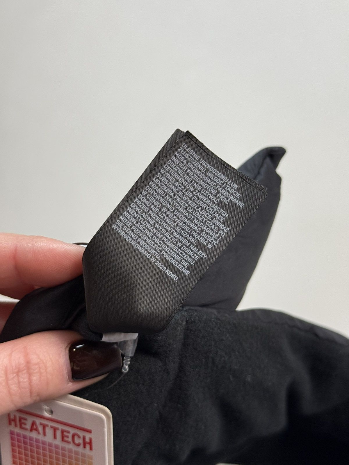 Uniqlo BNWT! Uniqlo Heattech Lined Padded Scarf Size 98X15 Cm Black Size ONE SIZE - 13 Thumbnail