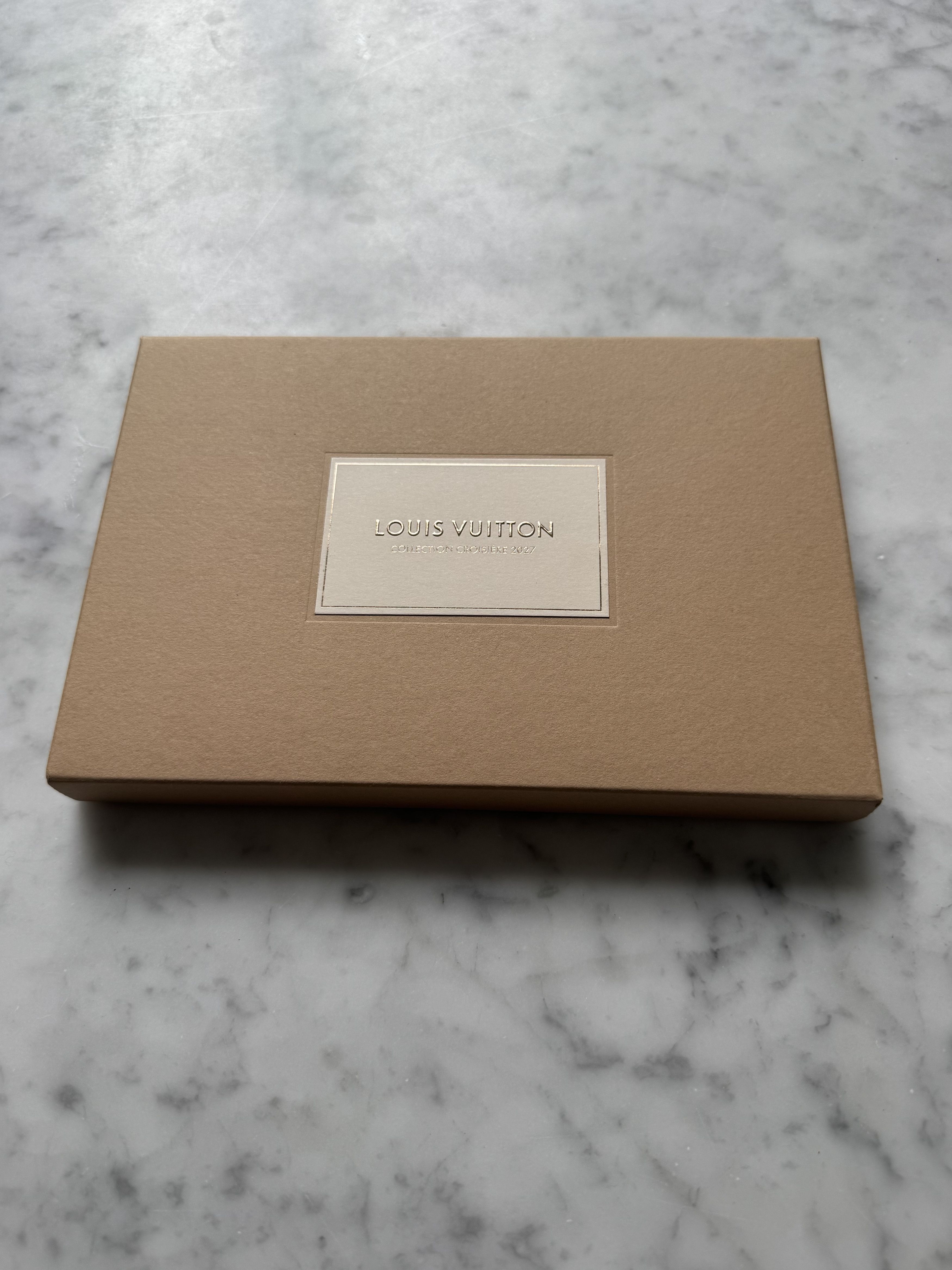 Louis Vuitton Louis Vuitton New York City Guide Book Size ONE SIZE - 1 Thumbnail