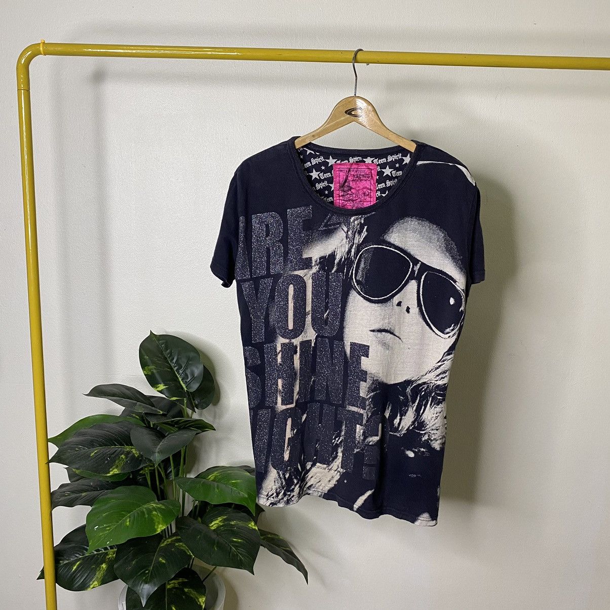 Hysteric Glamour × Japanese Brand Teen Spirit Hysterics Style Sexy Woman Graphic T Shirt Size US L / EU 52-54 / 3 - 1 Thumbnail