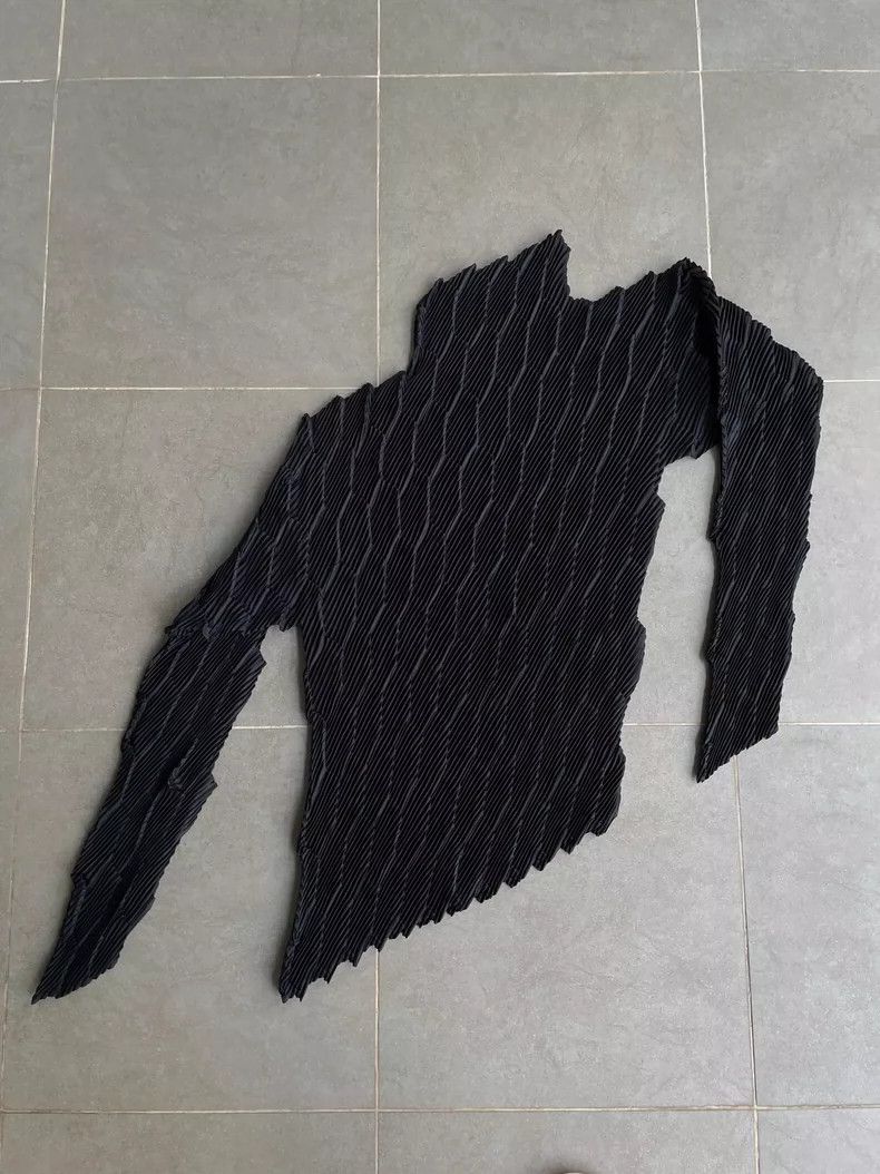 Issey Miyake Issey Miyake Black fish-scale top Size M / US 6-8 / IT 42-44 - 5 Thumbnail
