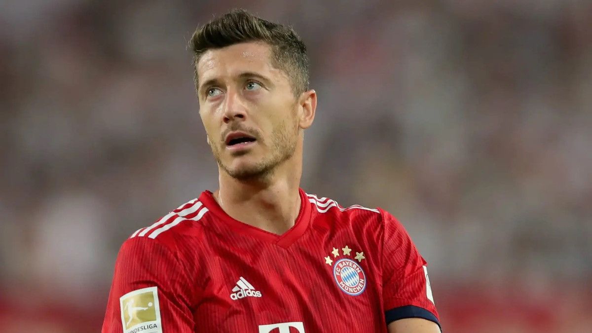 Vintage BAYERN ADIDAS 2018/2019 FOOTBALL HOME JERSEY #9 LEWANDOWSKI Size US S / EU 44-46 / 1 - 10 Thumbnail